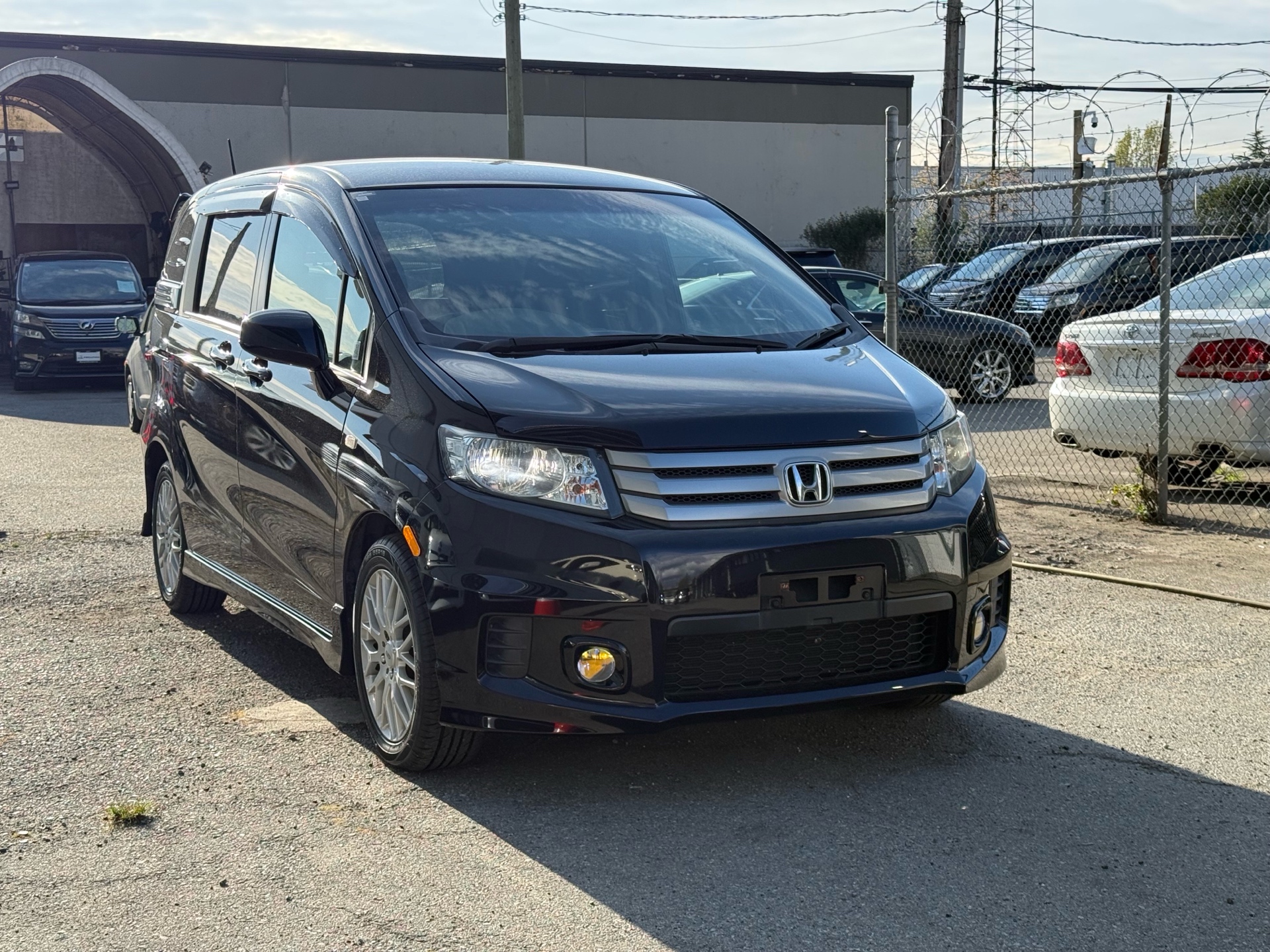 Vehicle photo 2