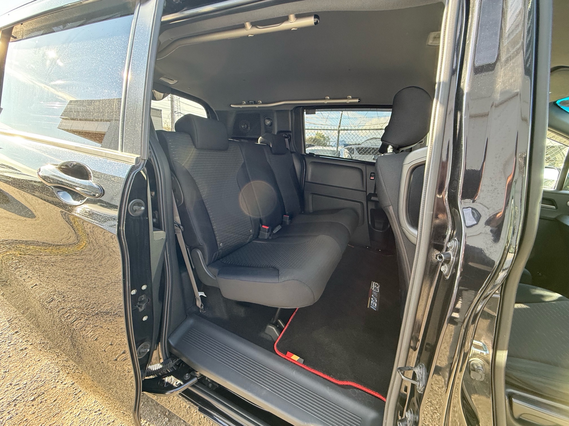 Vehicle photo 8