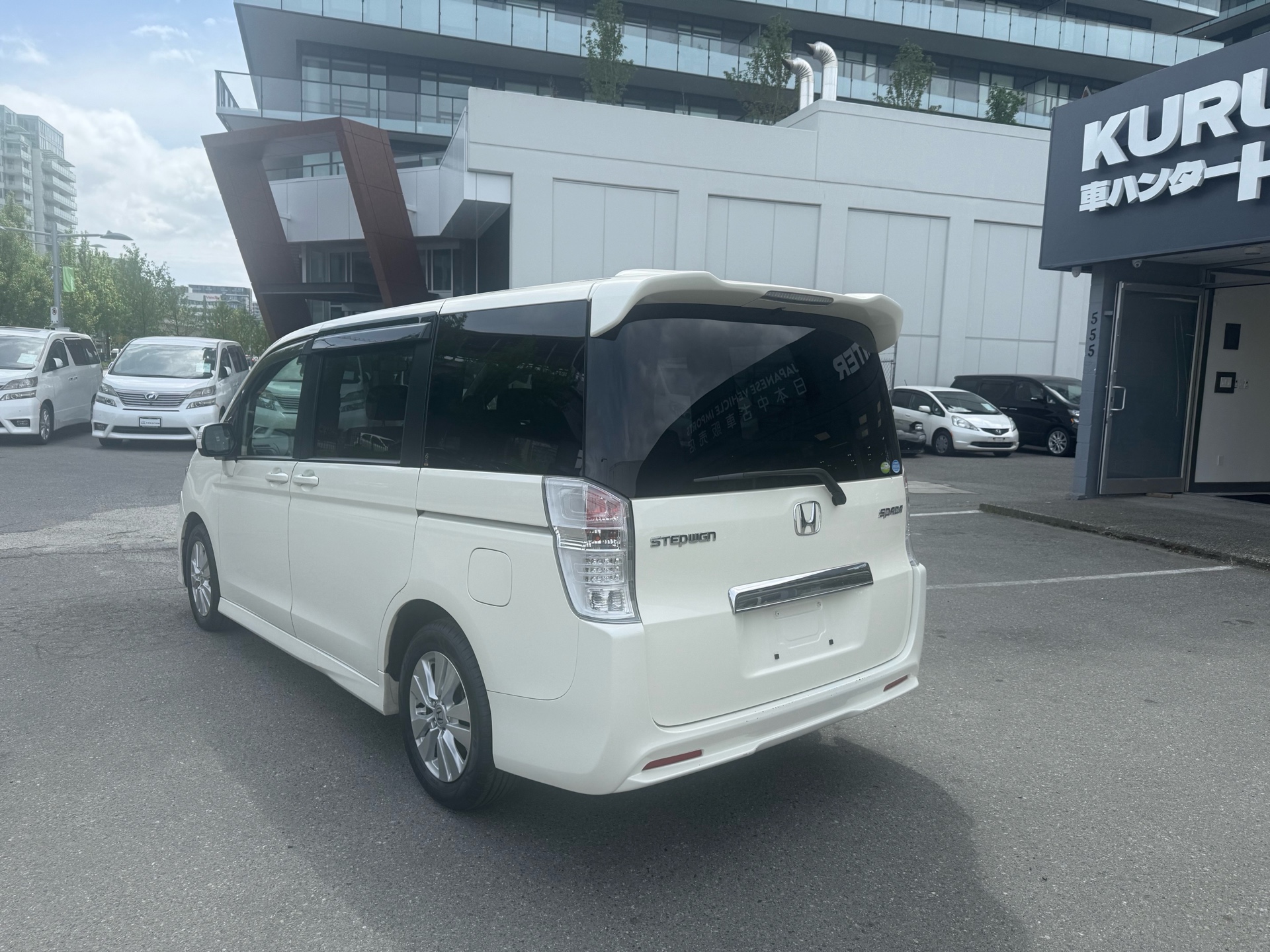Vehicle photo 4