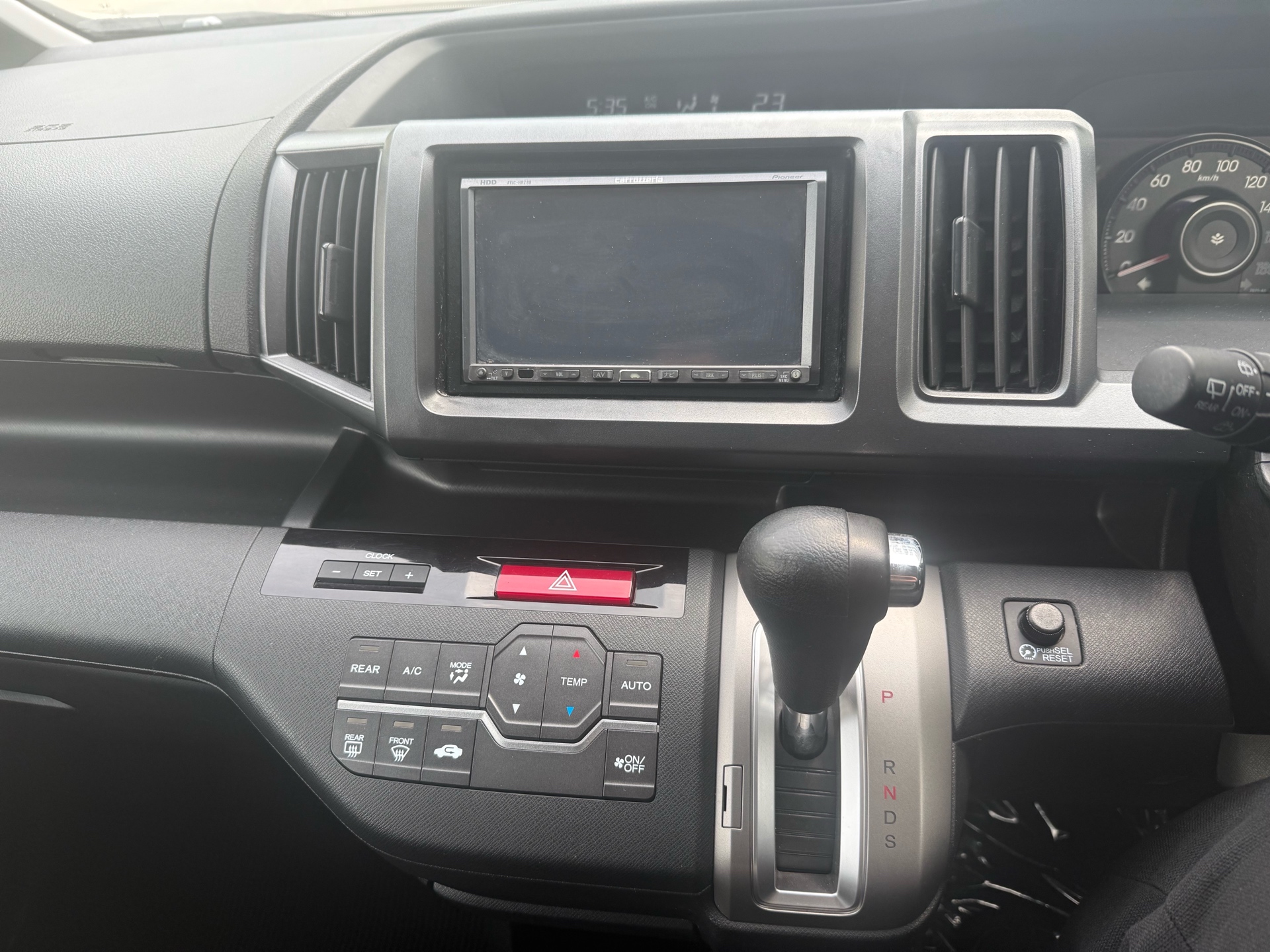 Vehicle photo 11