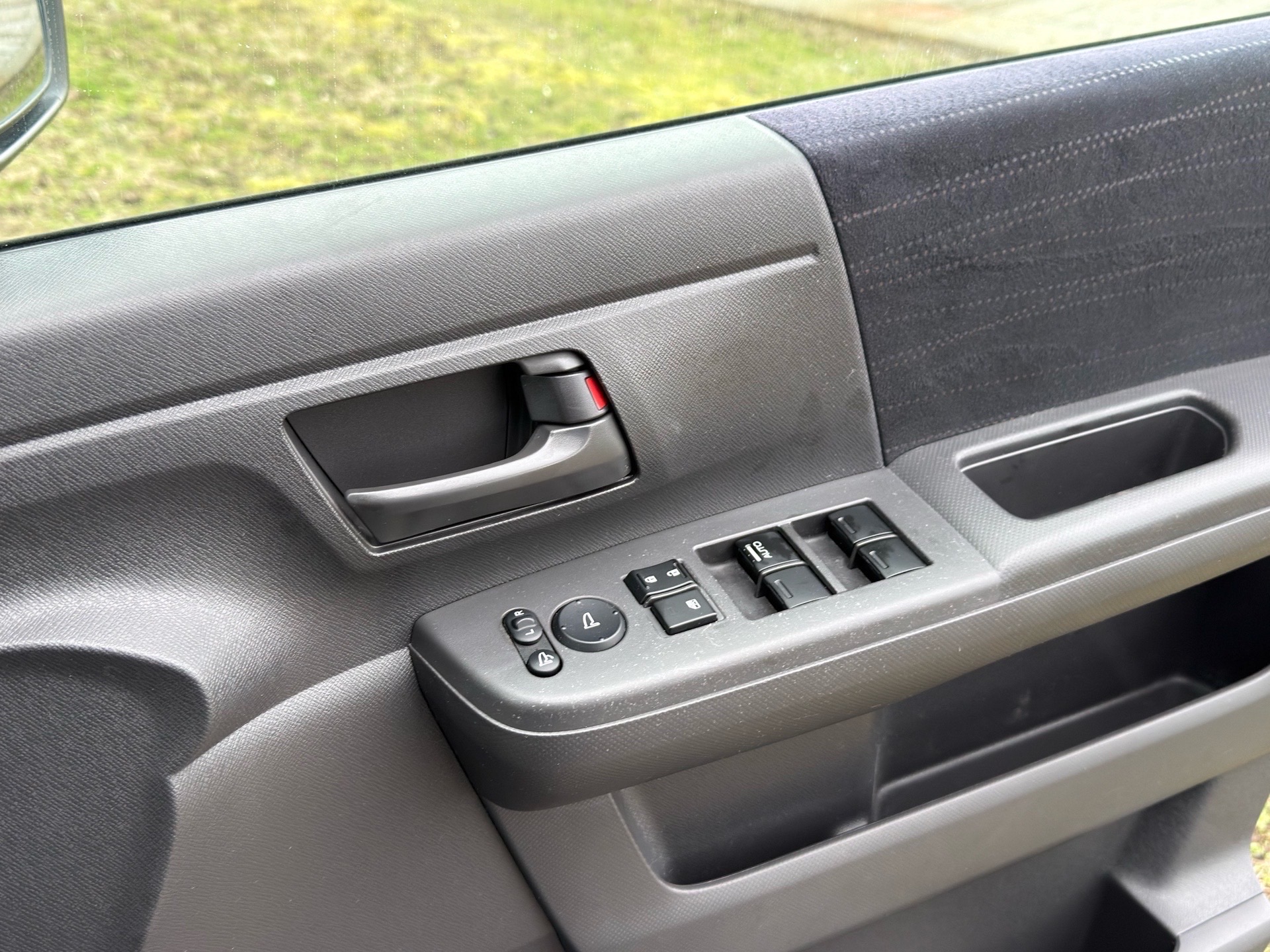 Vehicle photo 11