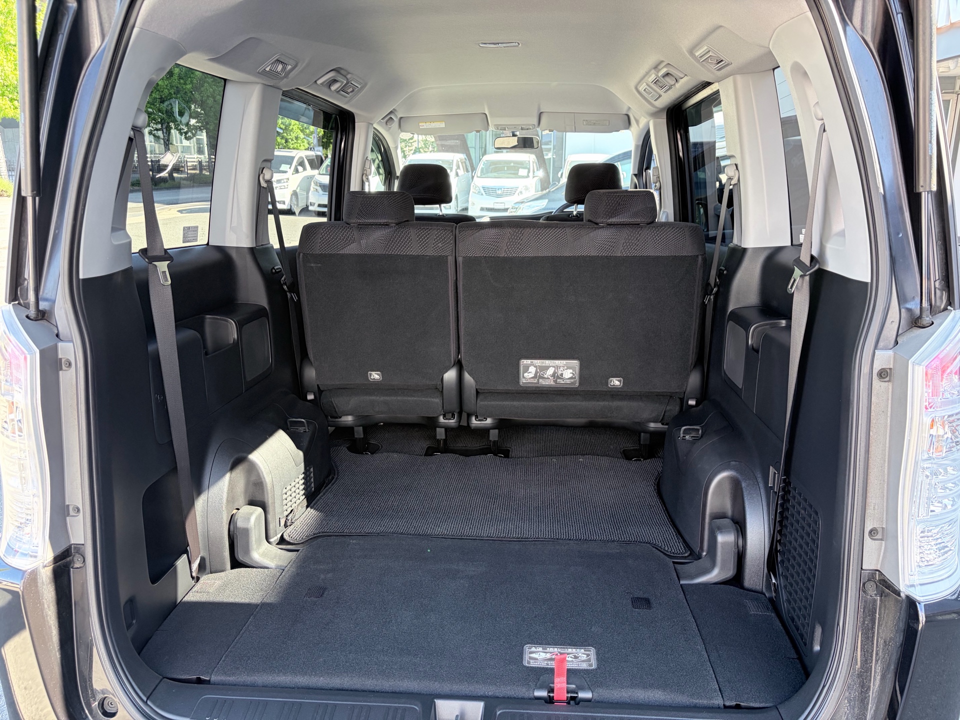 Vehicle photo 14
