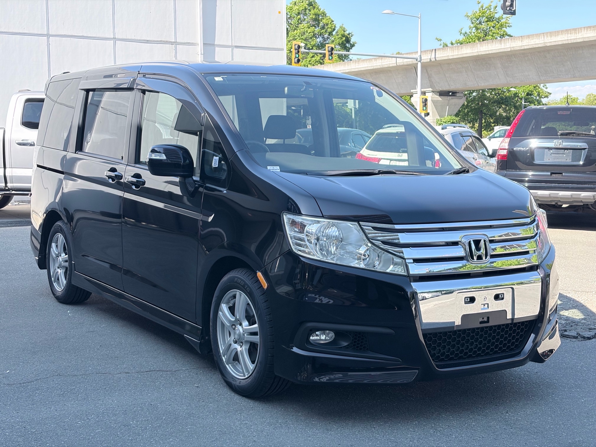 Vehicle photo 3