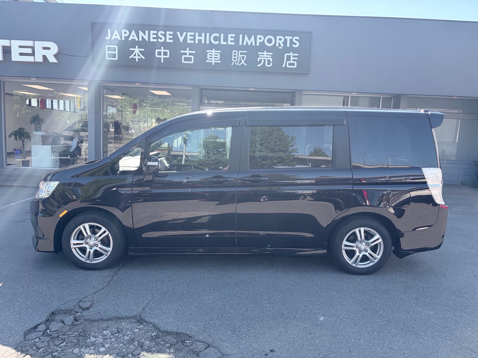 Vehicle photo 4