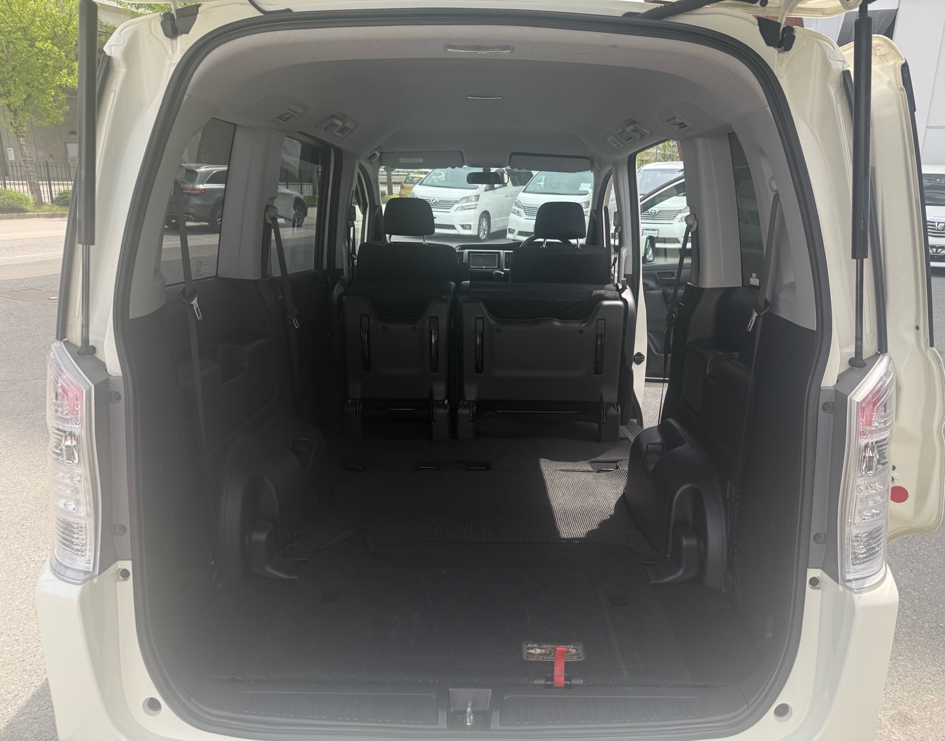 Vehicle photo 15