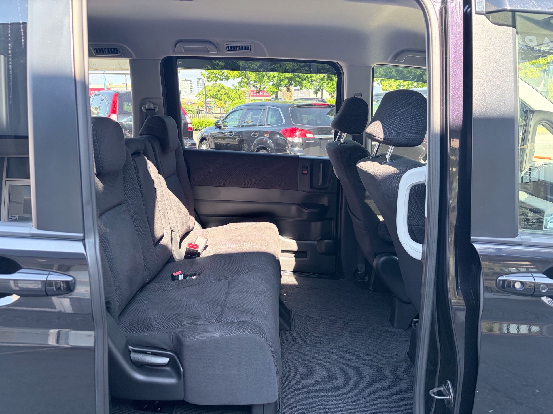 Vehicle photo 12