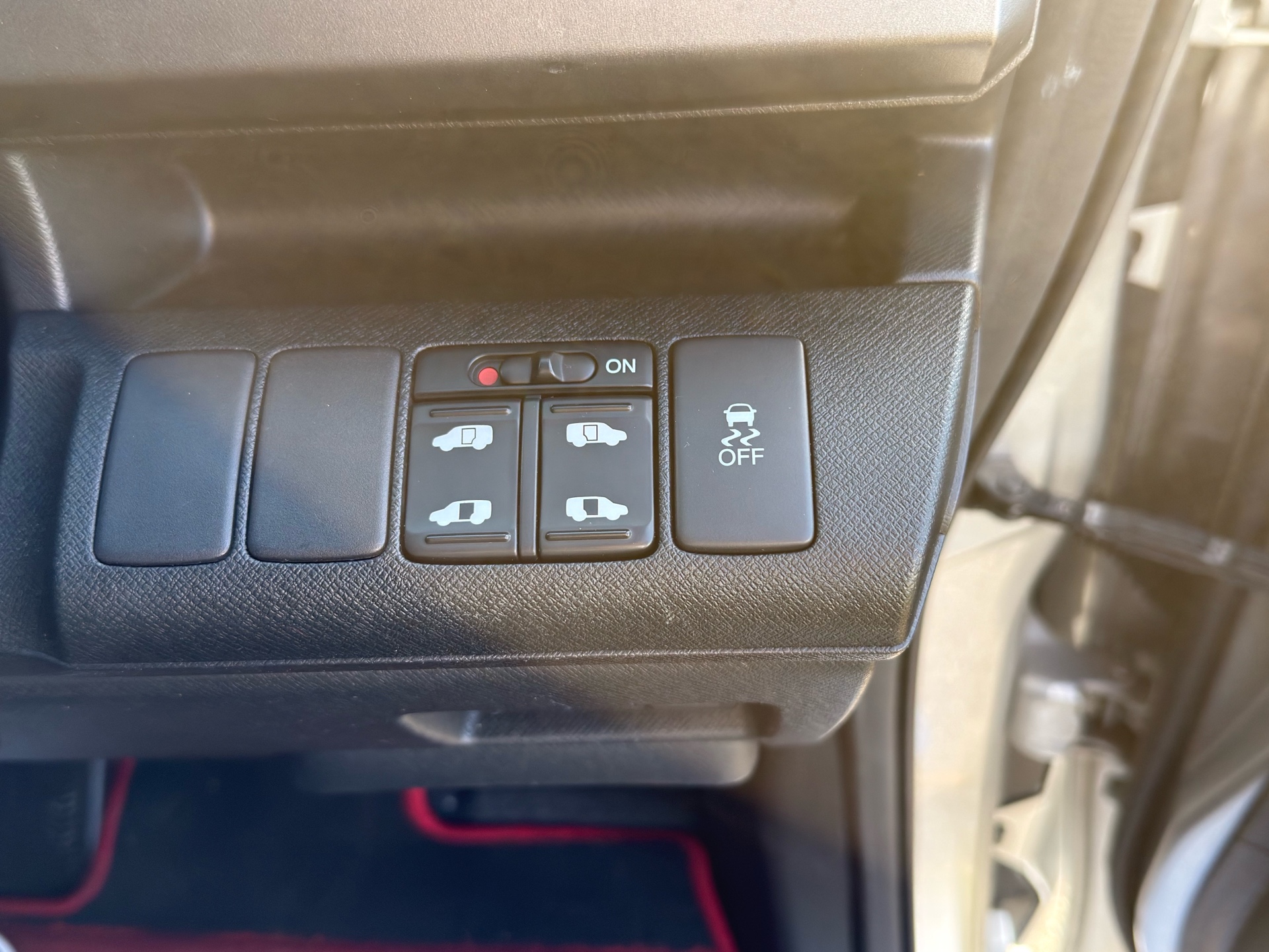 Vehicle photo 10