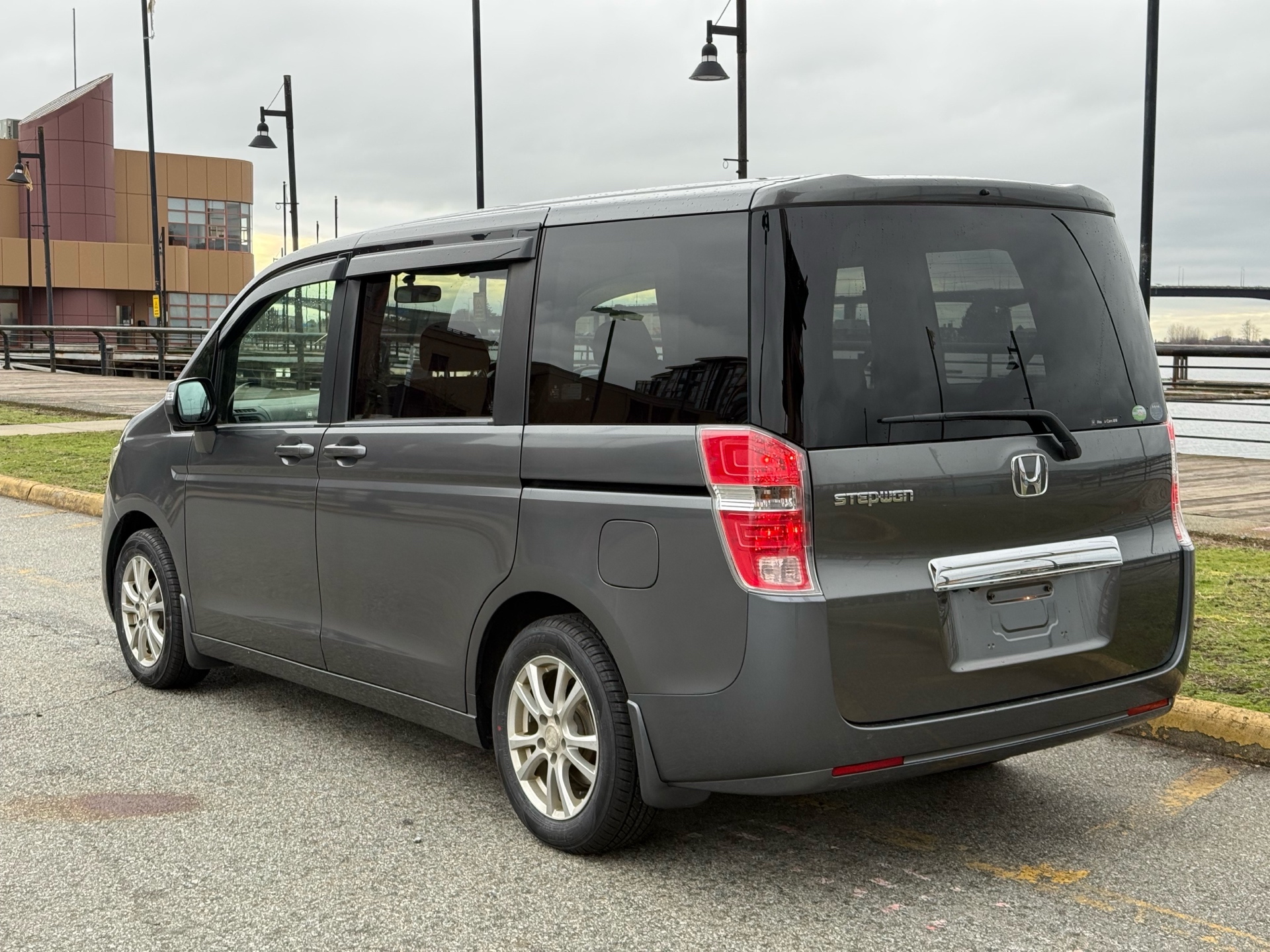 Vehicle photo 4