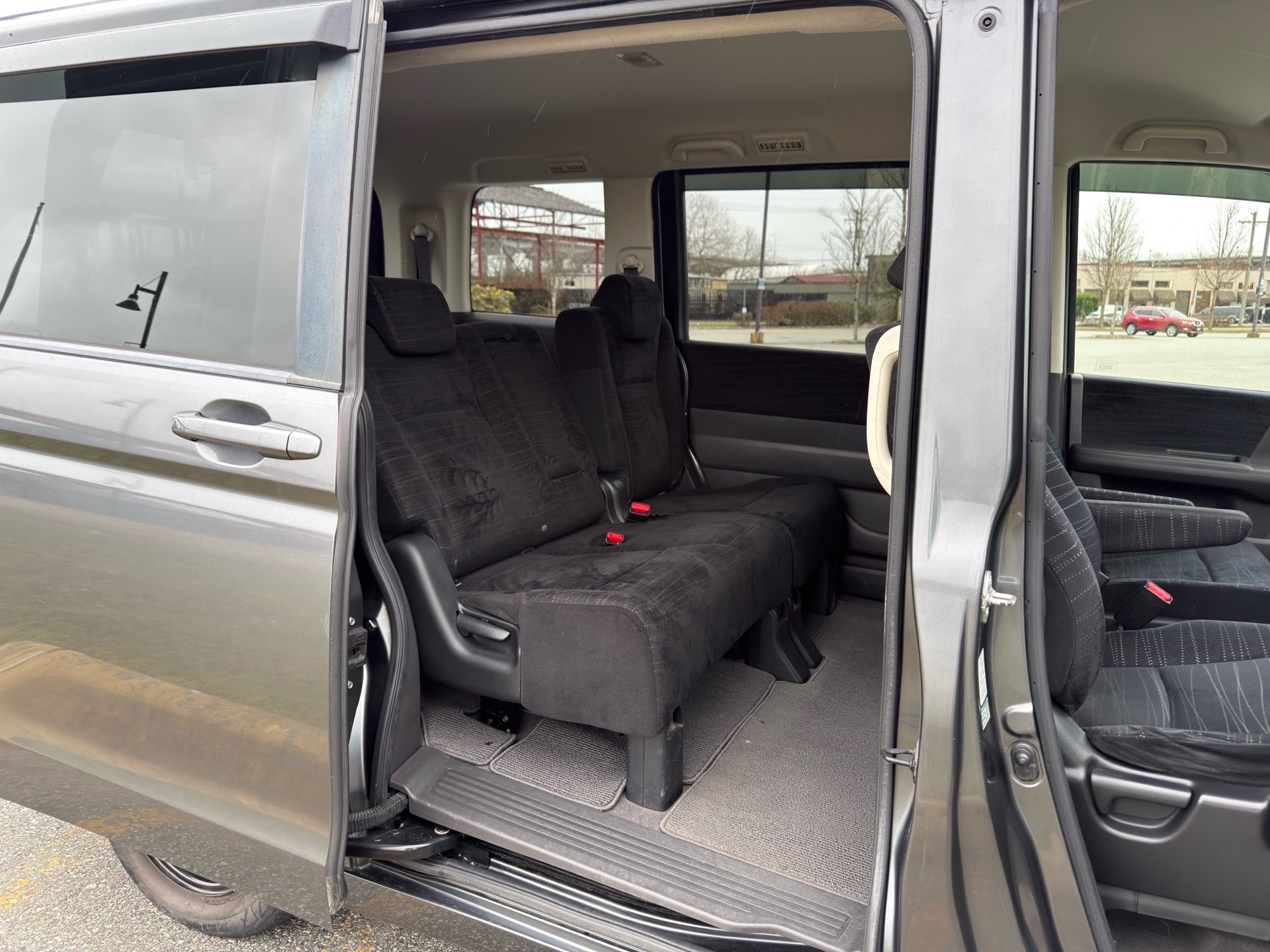 Vehicle photo 12