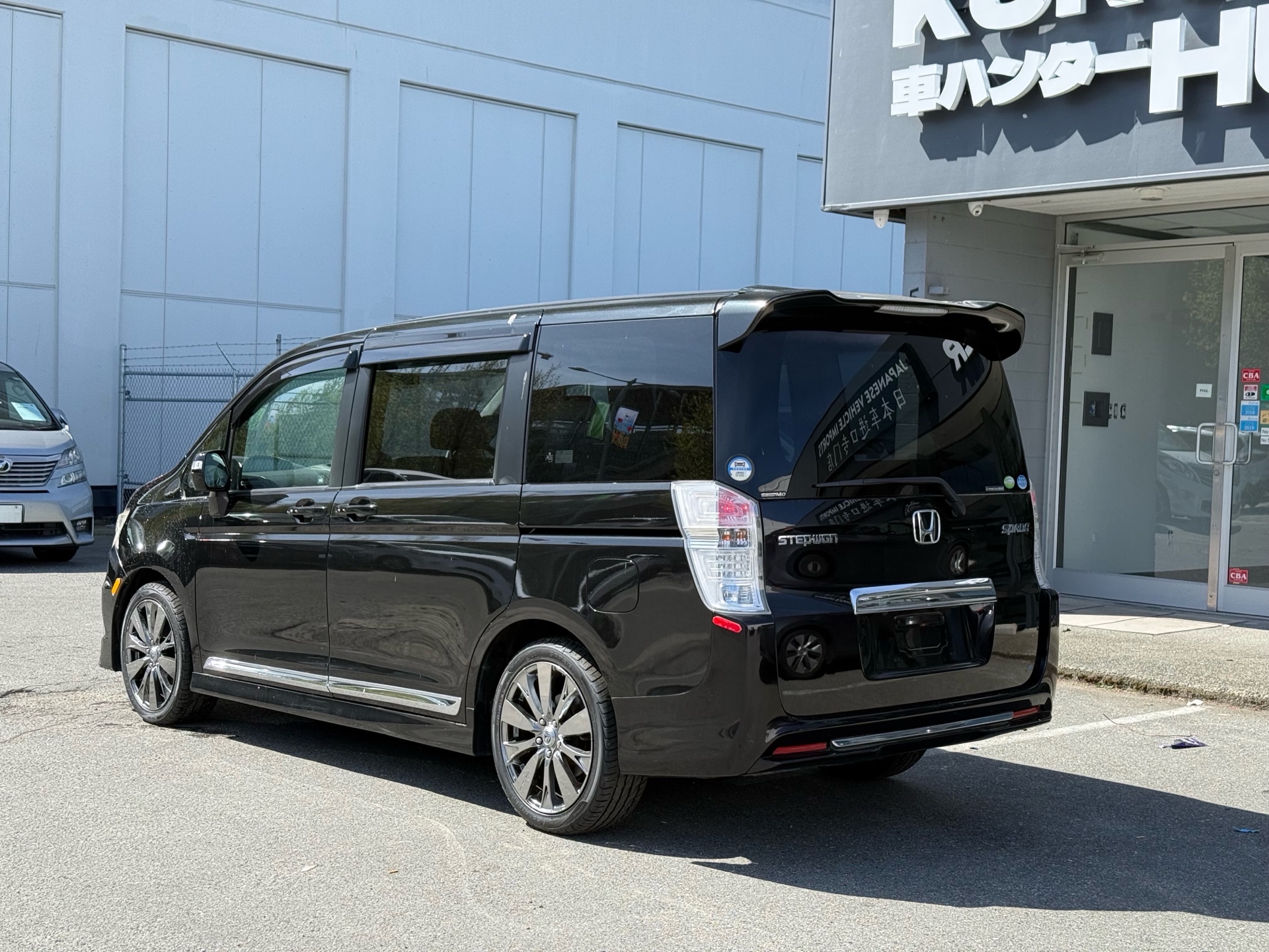 Vehicle photo 4