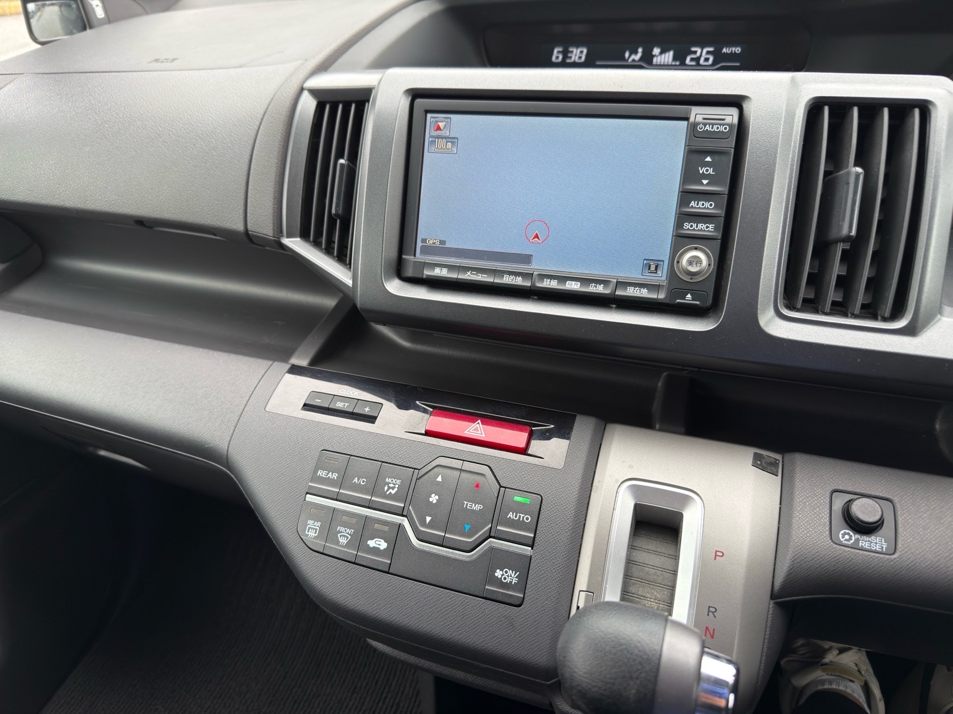 Vehicle photo 7
