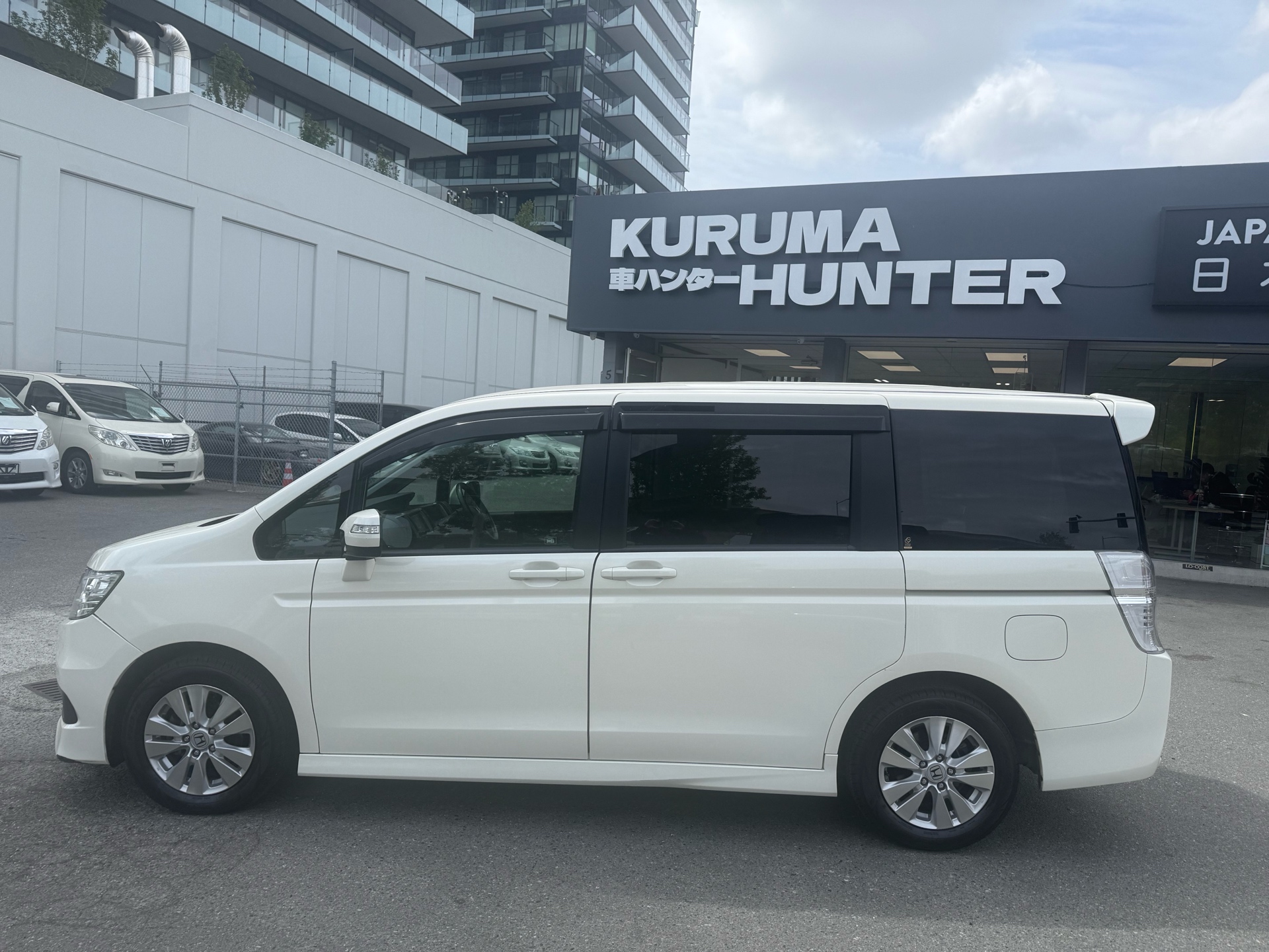 Vehicle photo 3