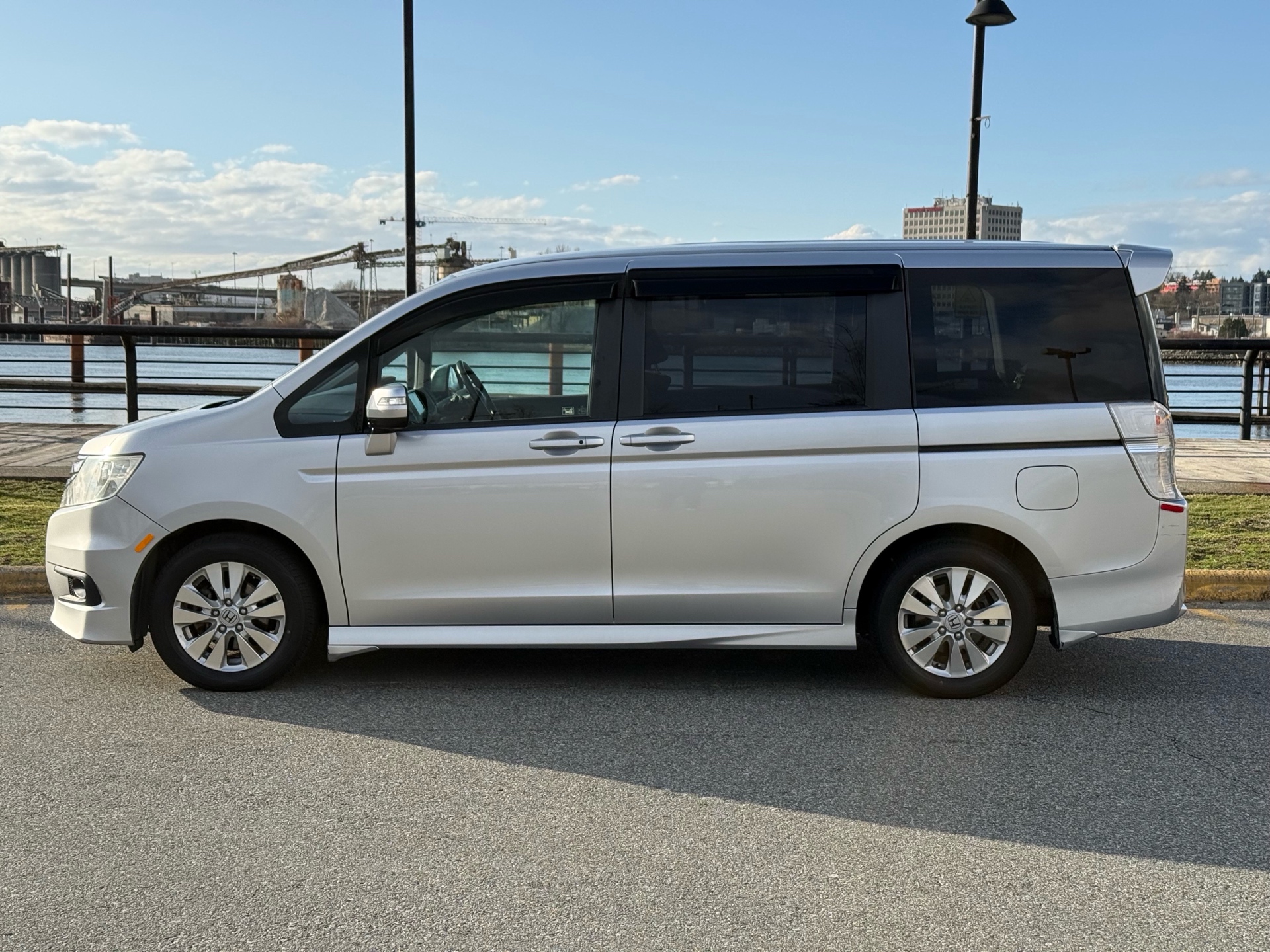 Vehicle photo 3