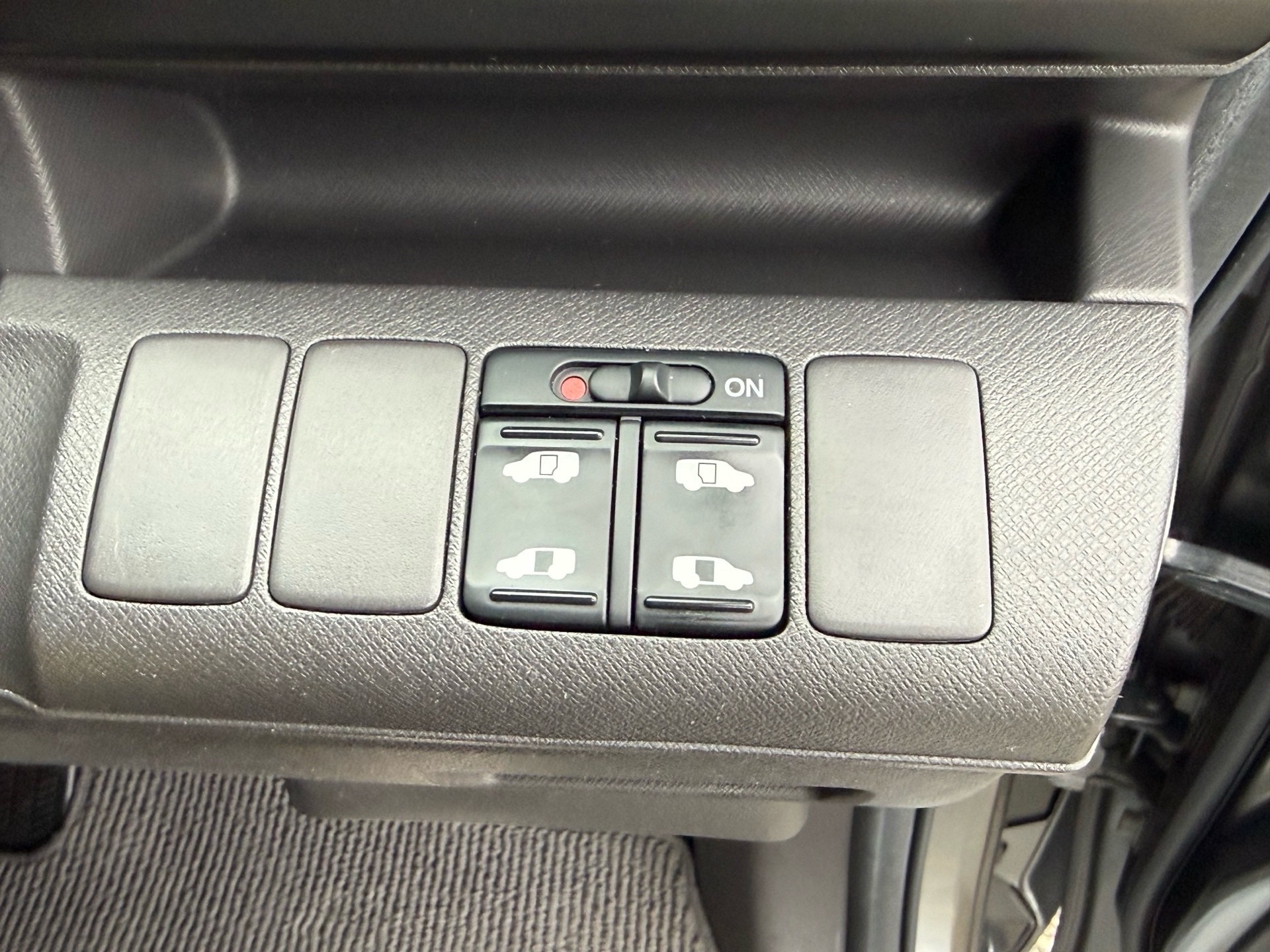 Vehicle photo 9