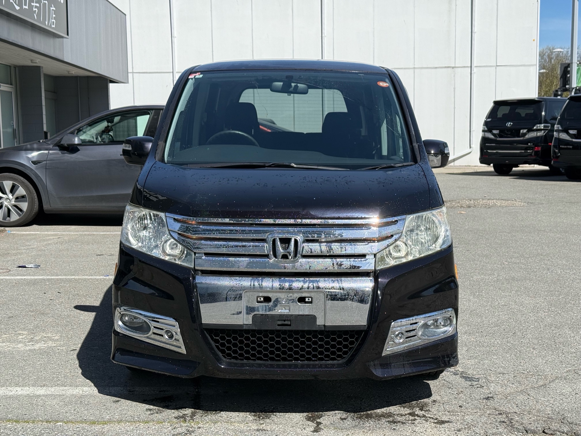 Vehicle photo 2