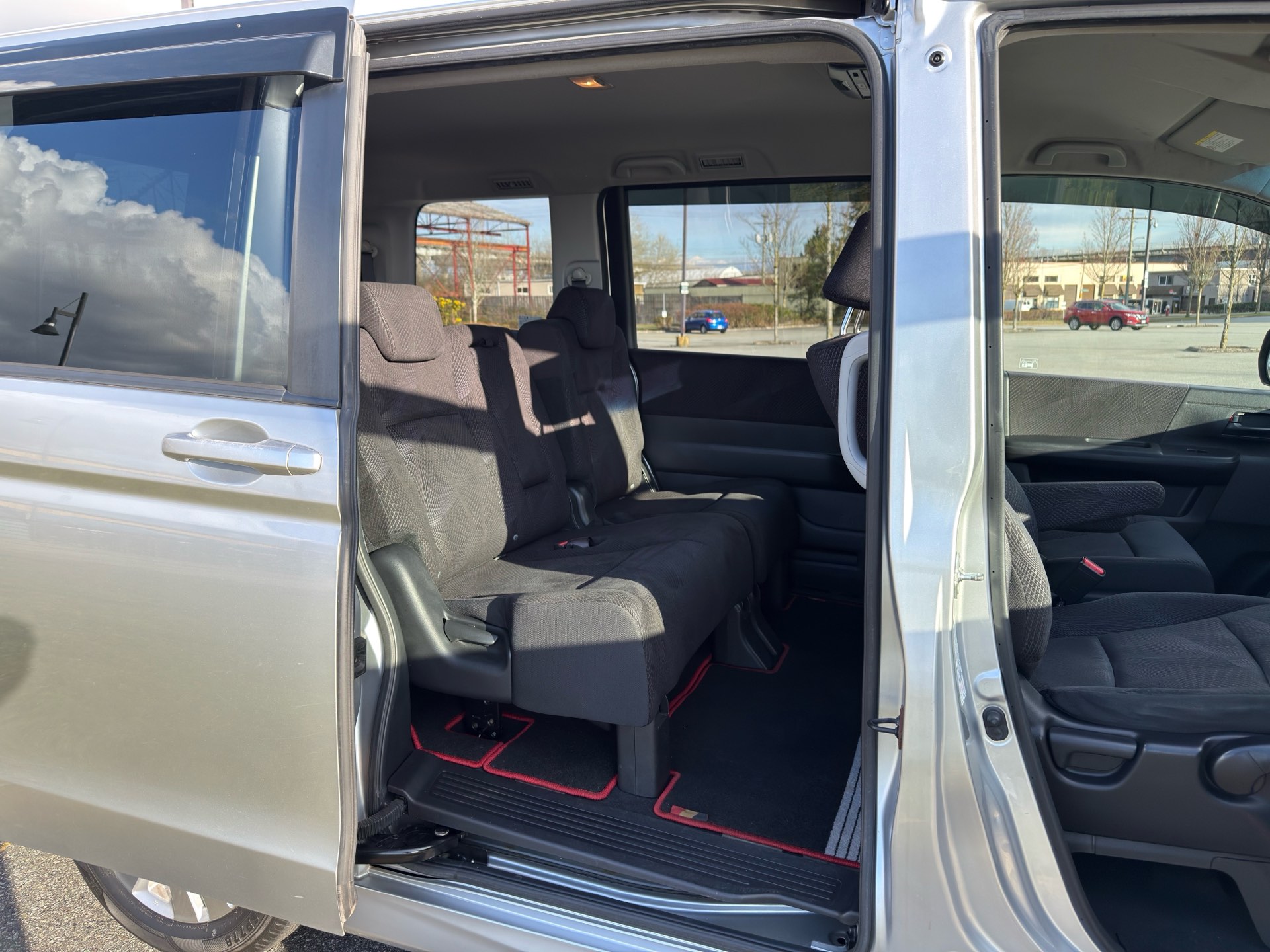Vehicle photo 13