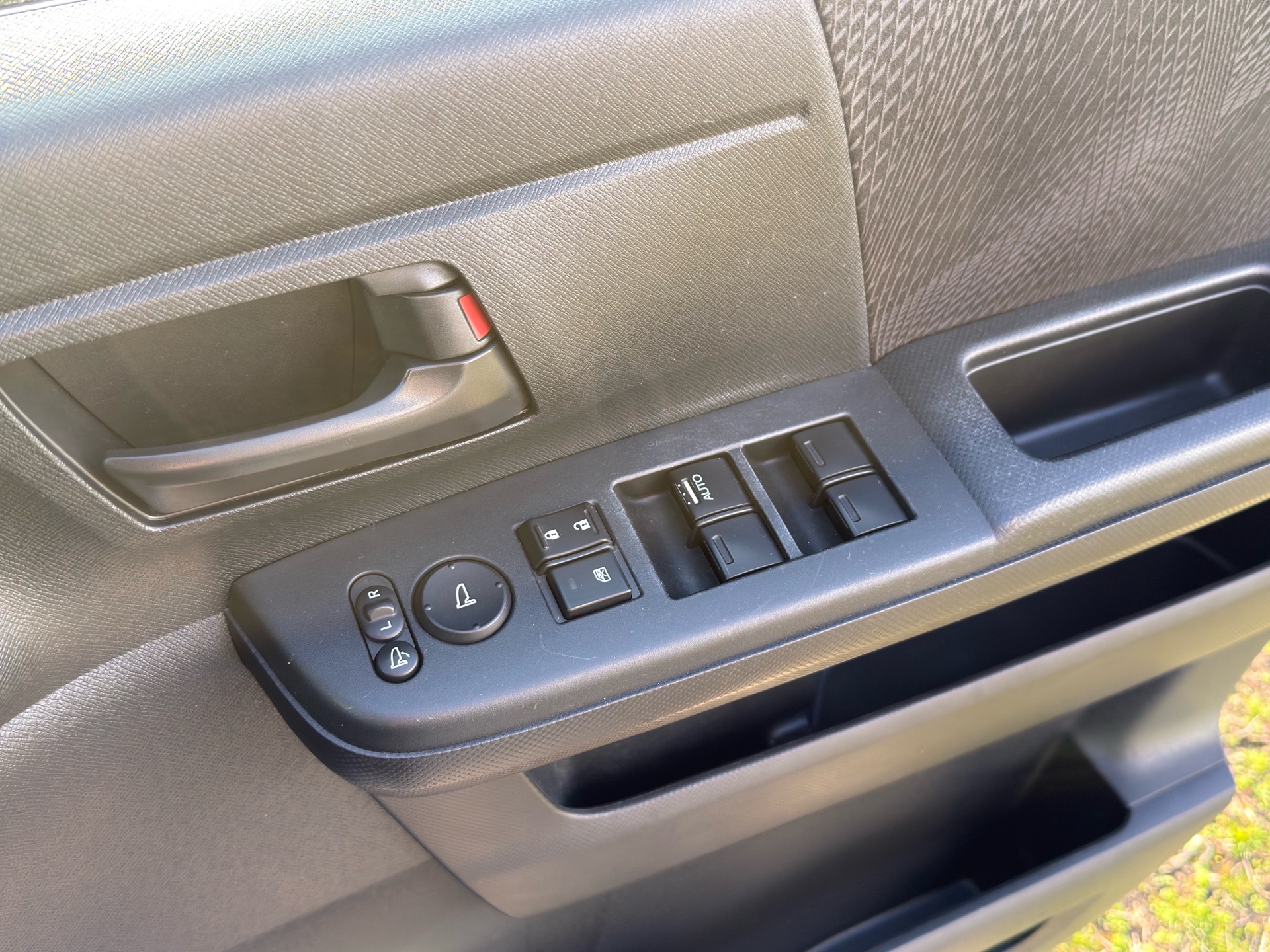 Vehicle photo 11