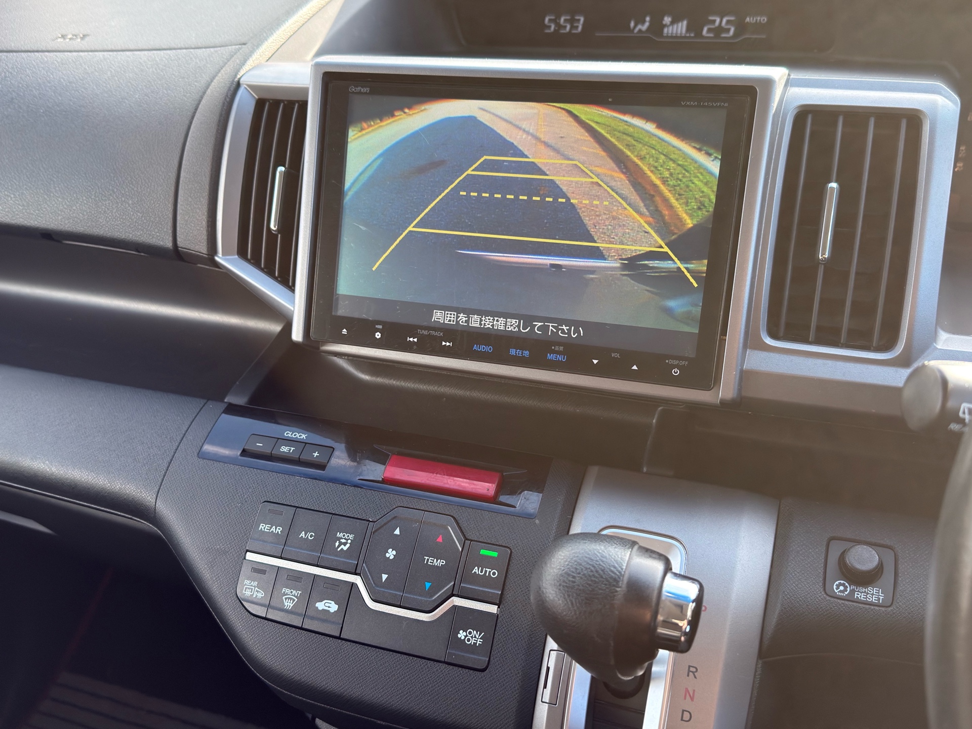 Vehicle photo 9