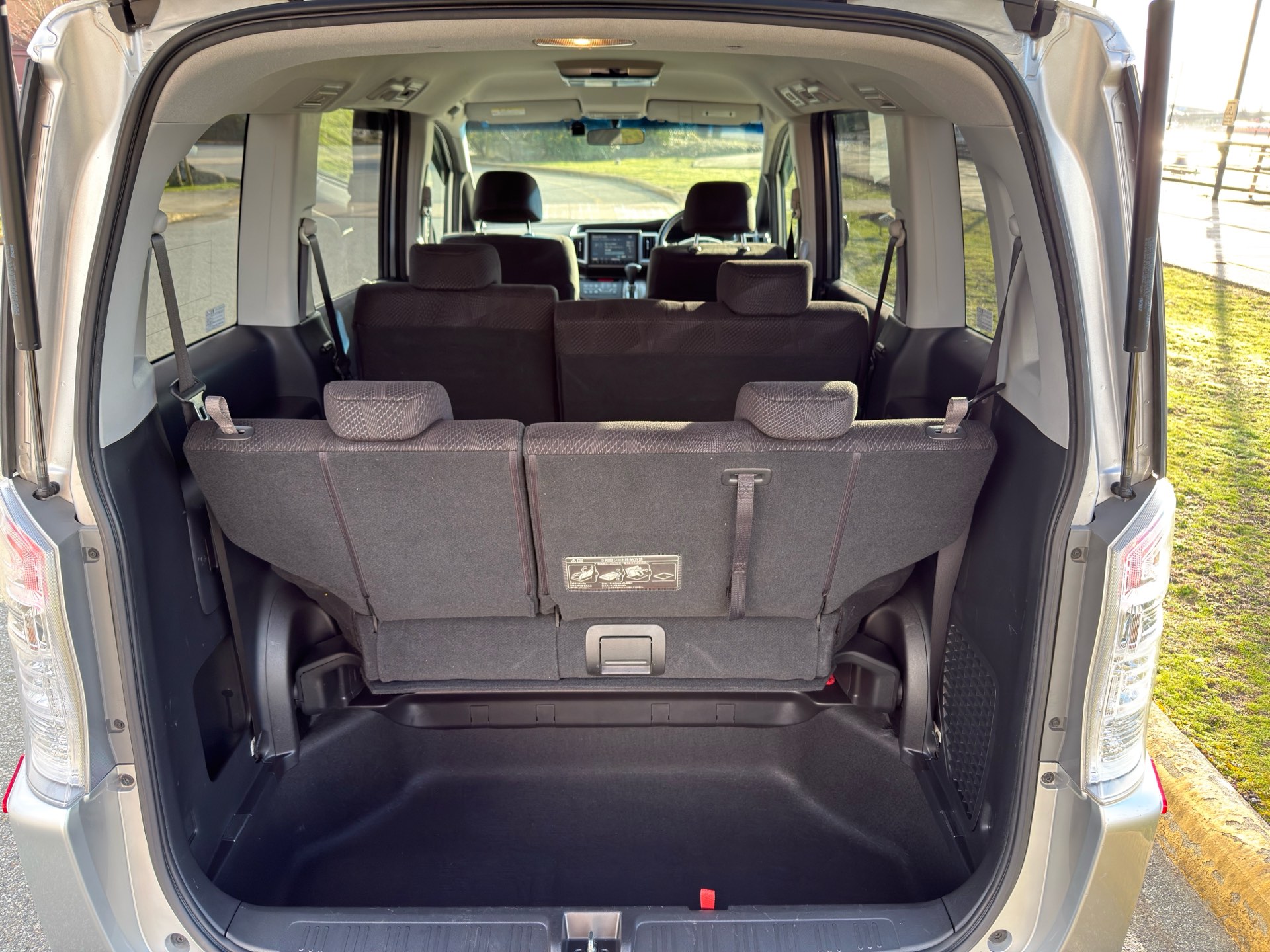 Vehicle photo 14