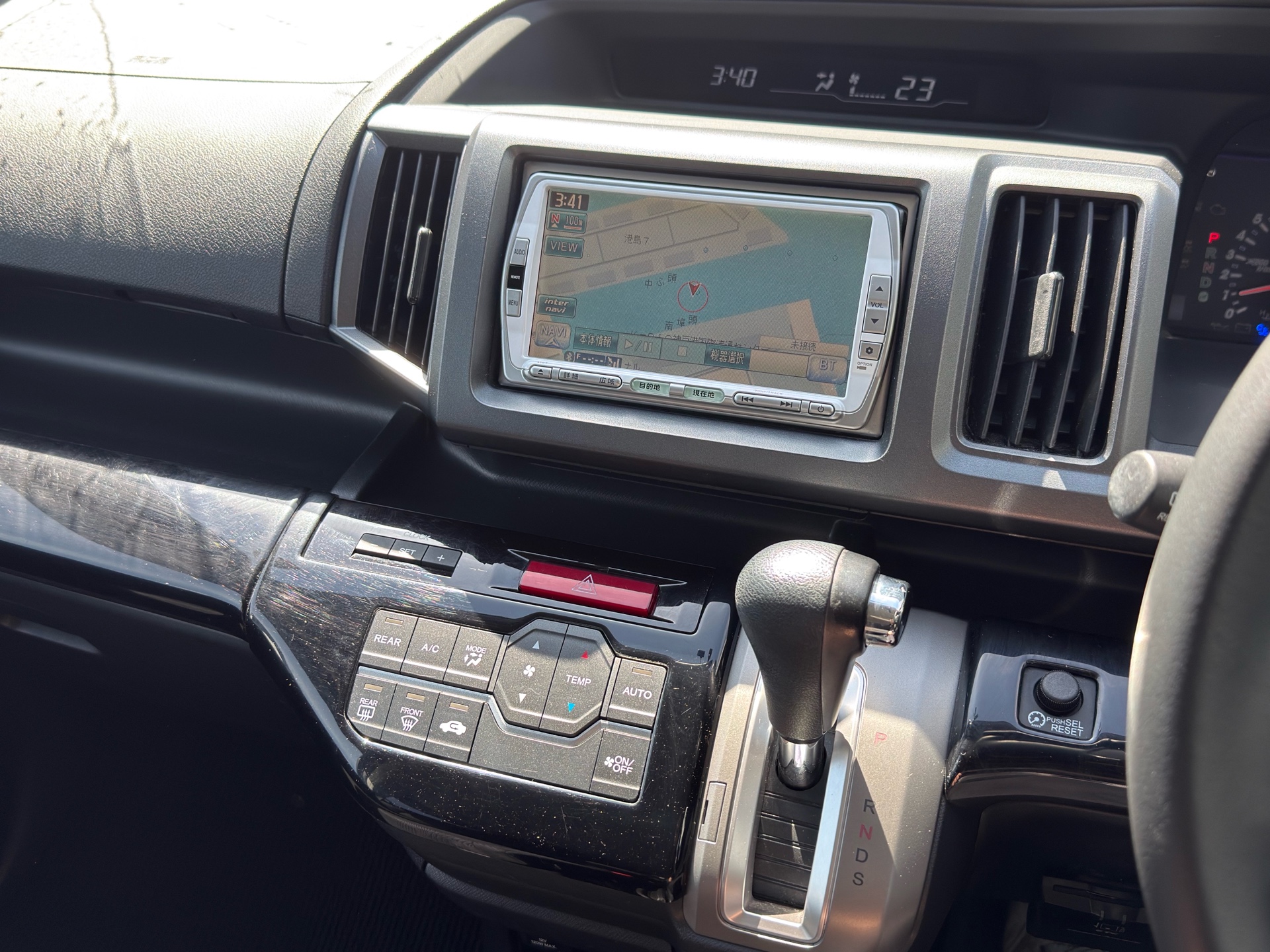 Vehicle photo 8