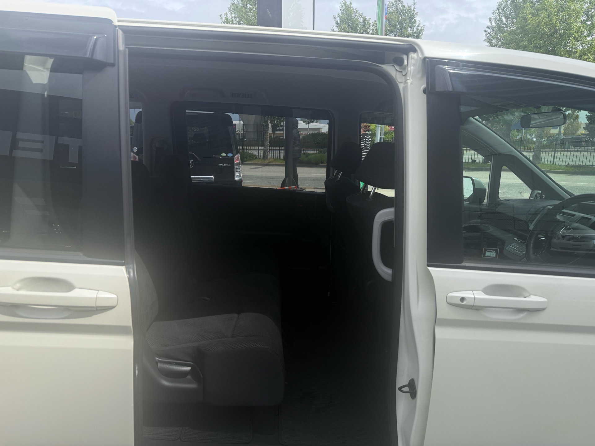 Vehicle photo 6