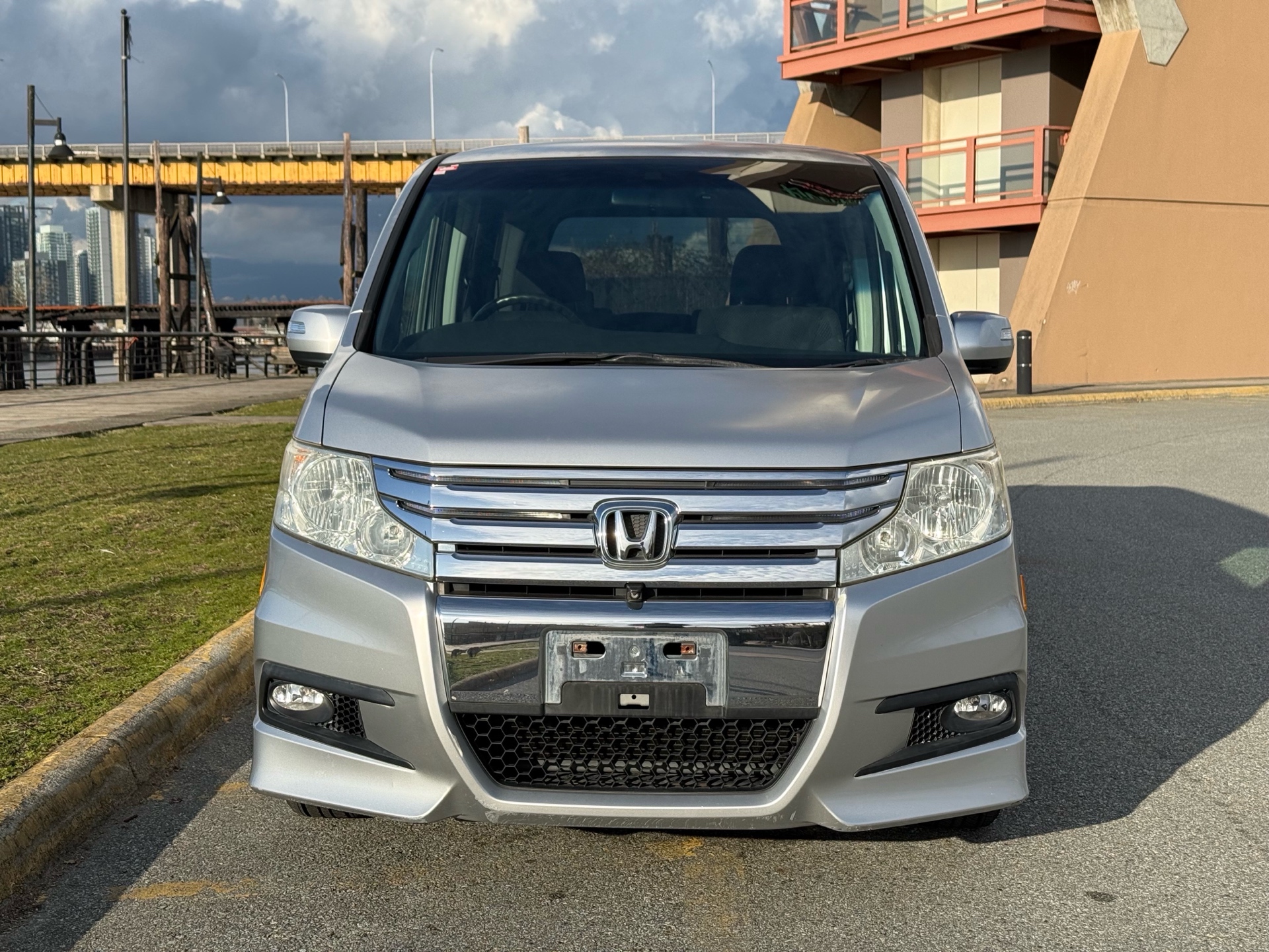 Vehicle photo 2