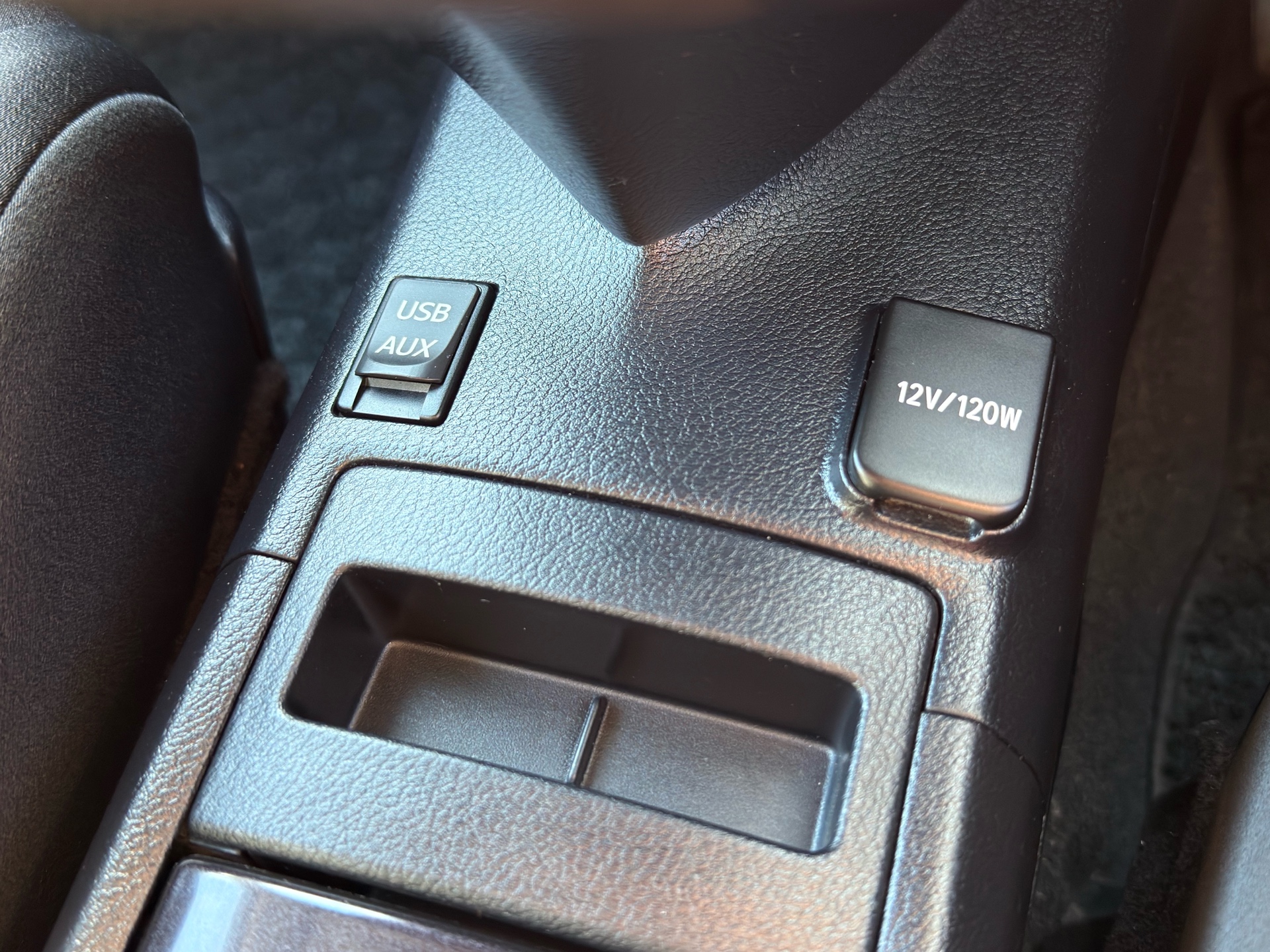Vehicle photo 12