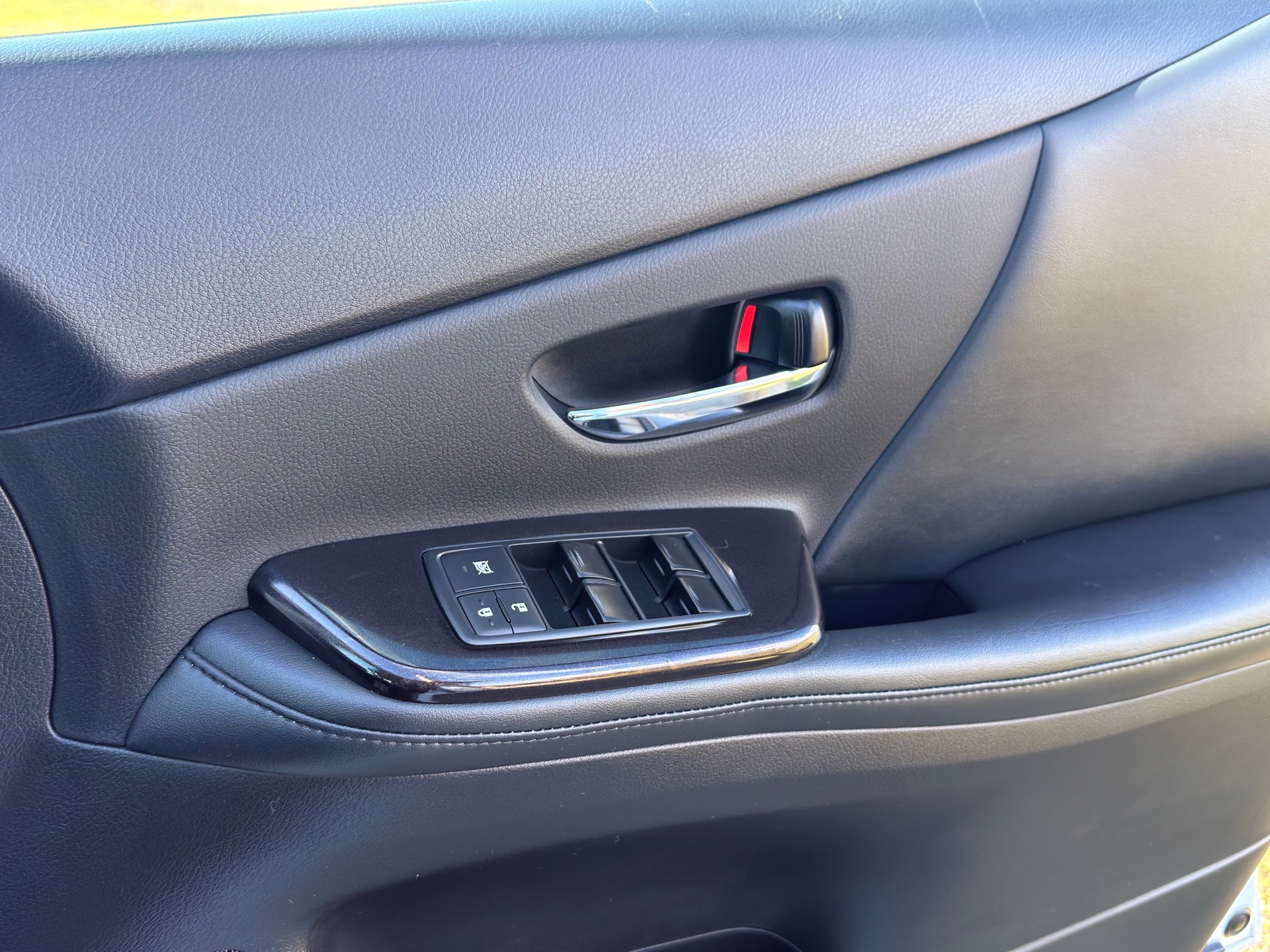 Vehicle photo 17