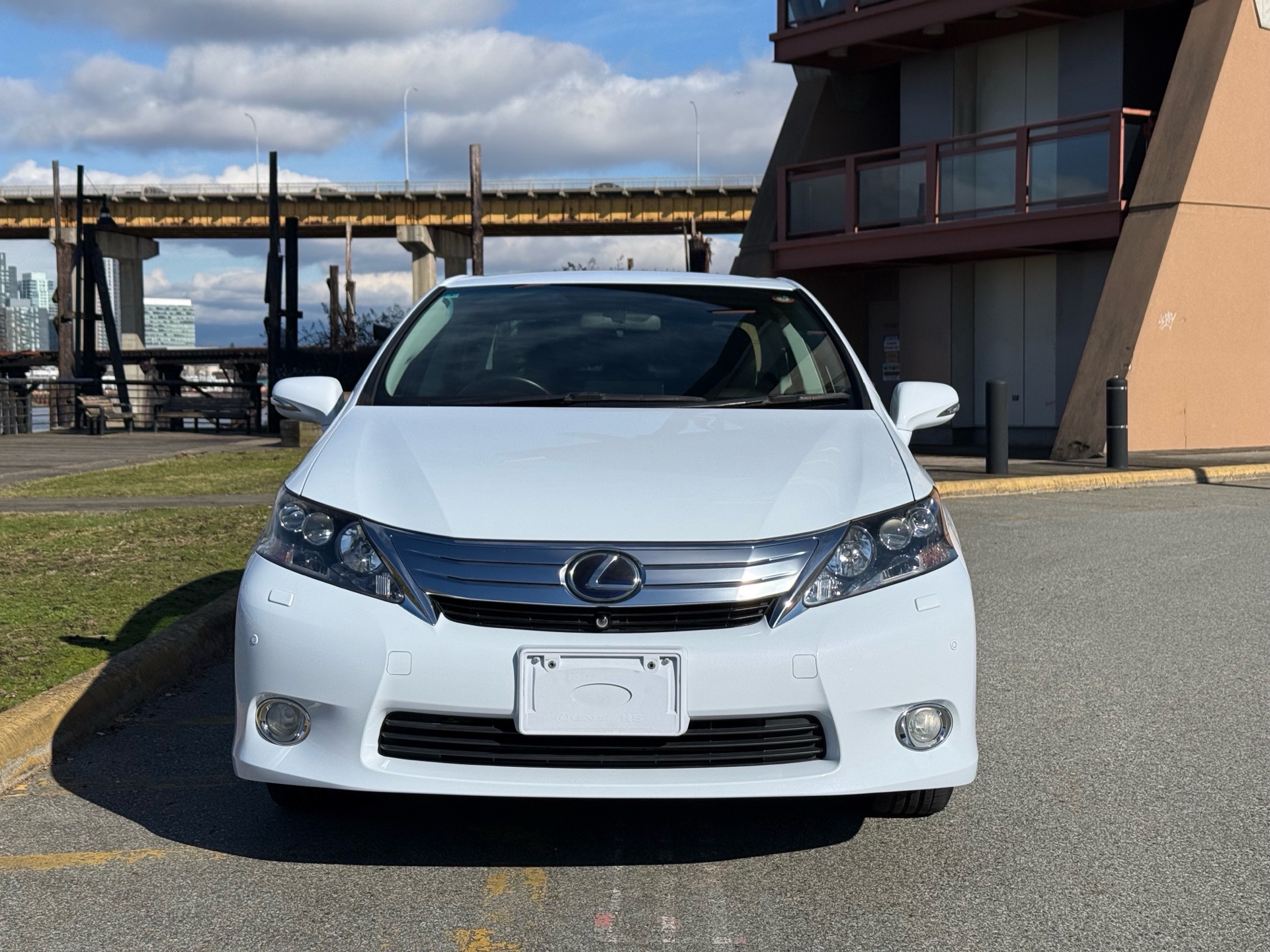 Vehicle photo 2