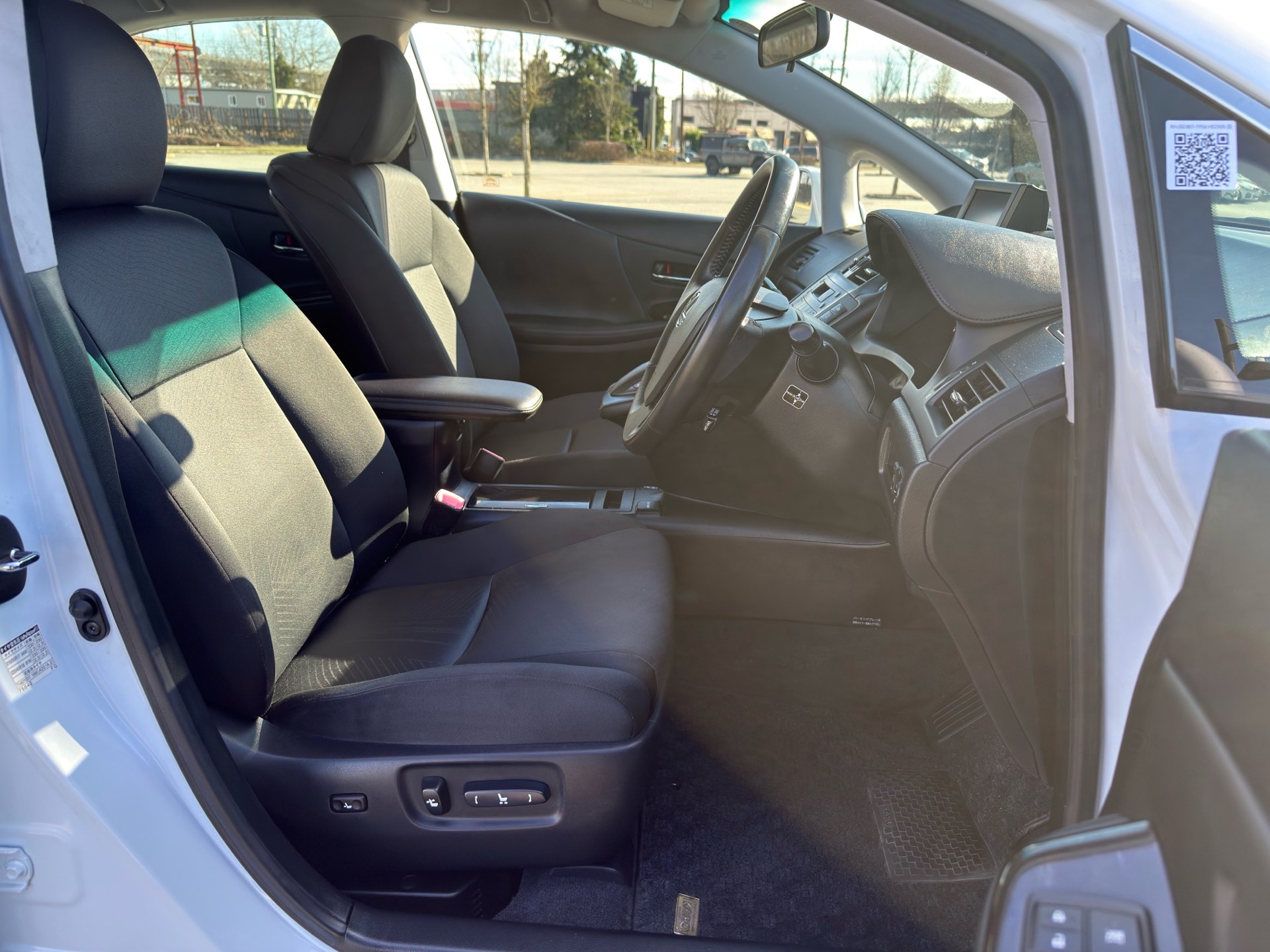 Vehicle photo 18