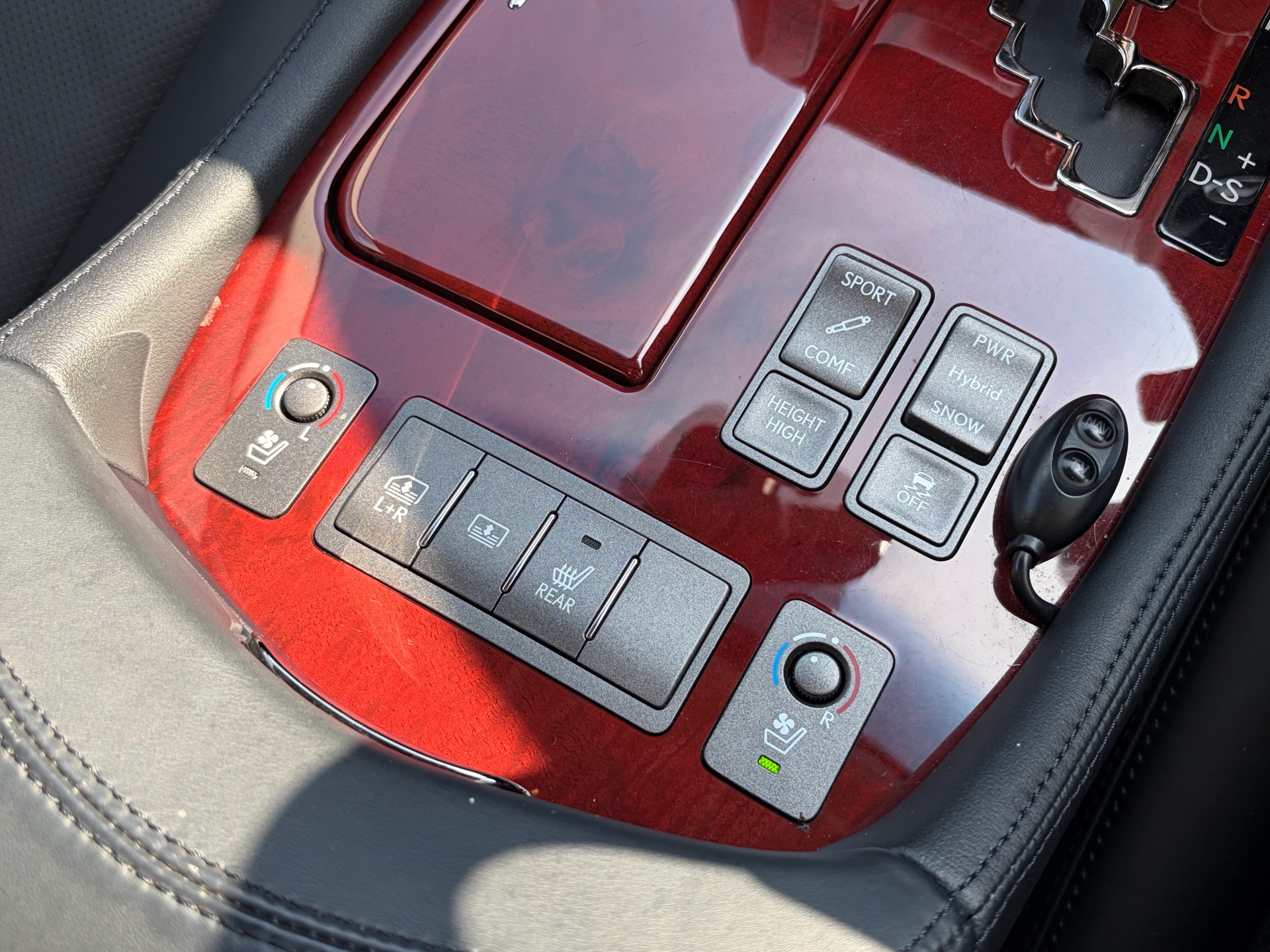 Vehicle photo 12