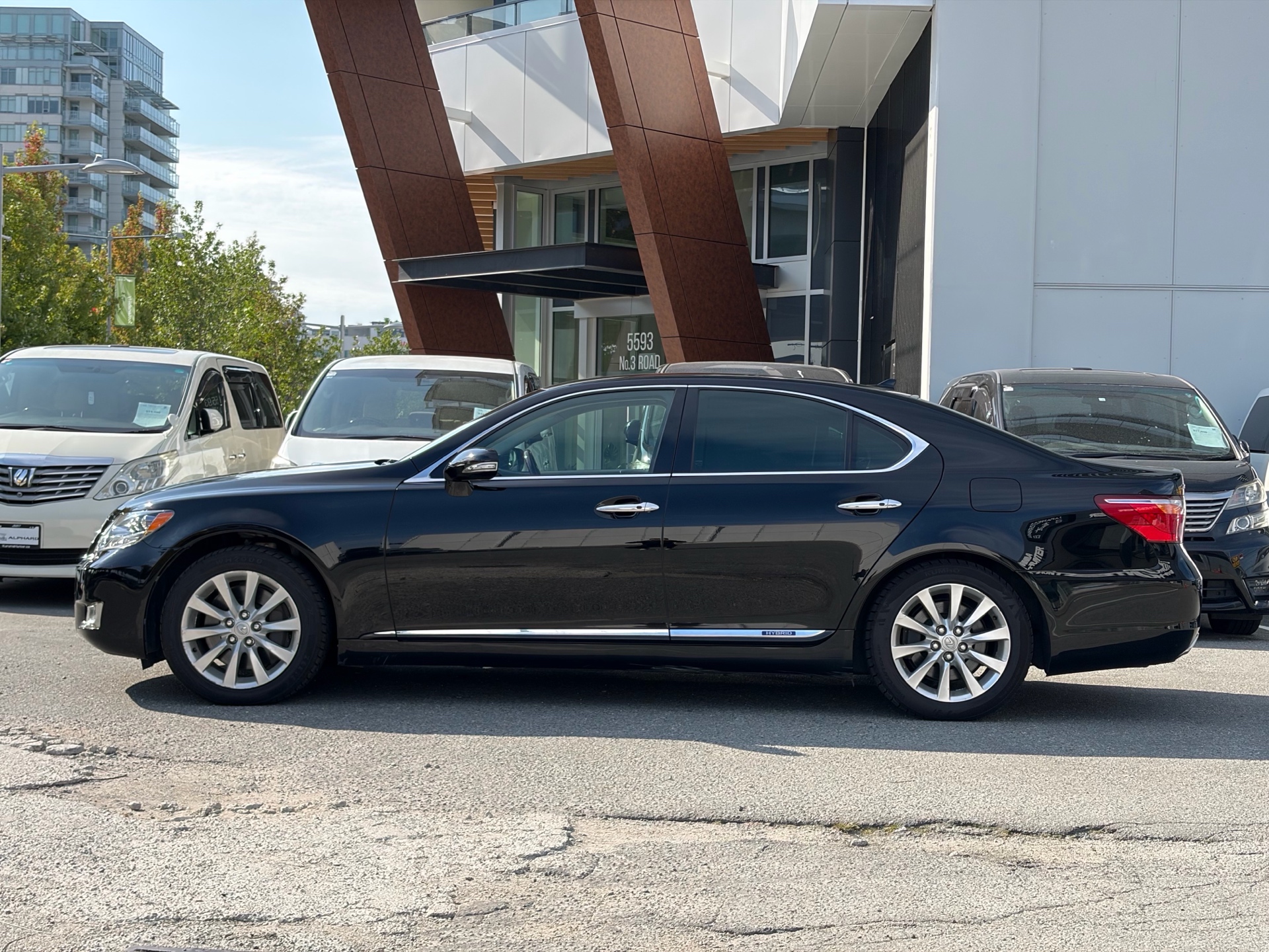 Vehicle photo 4