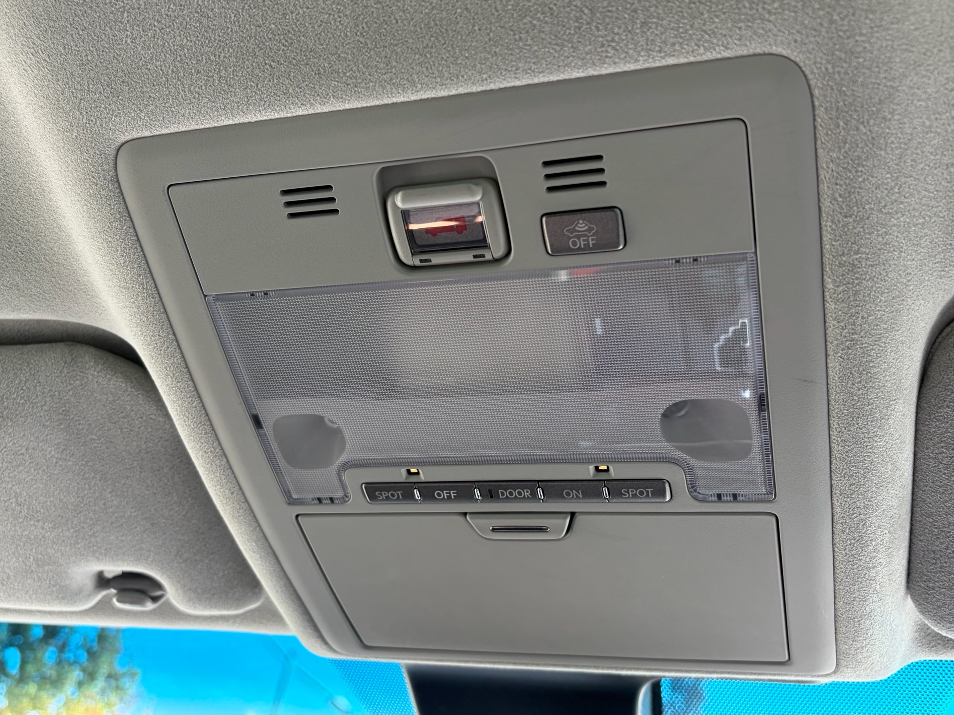 Vehicle photo 13