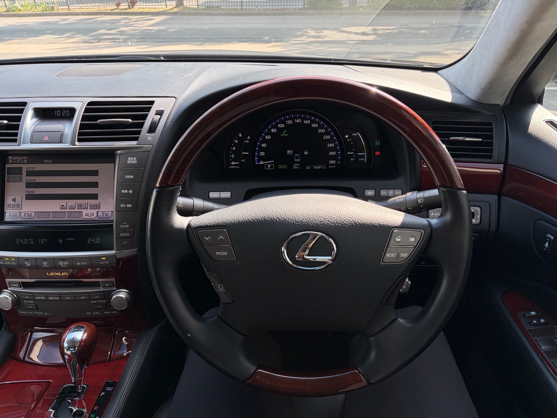 Vehicle photo 9
