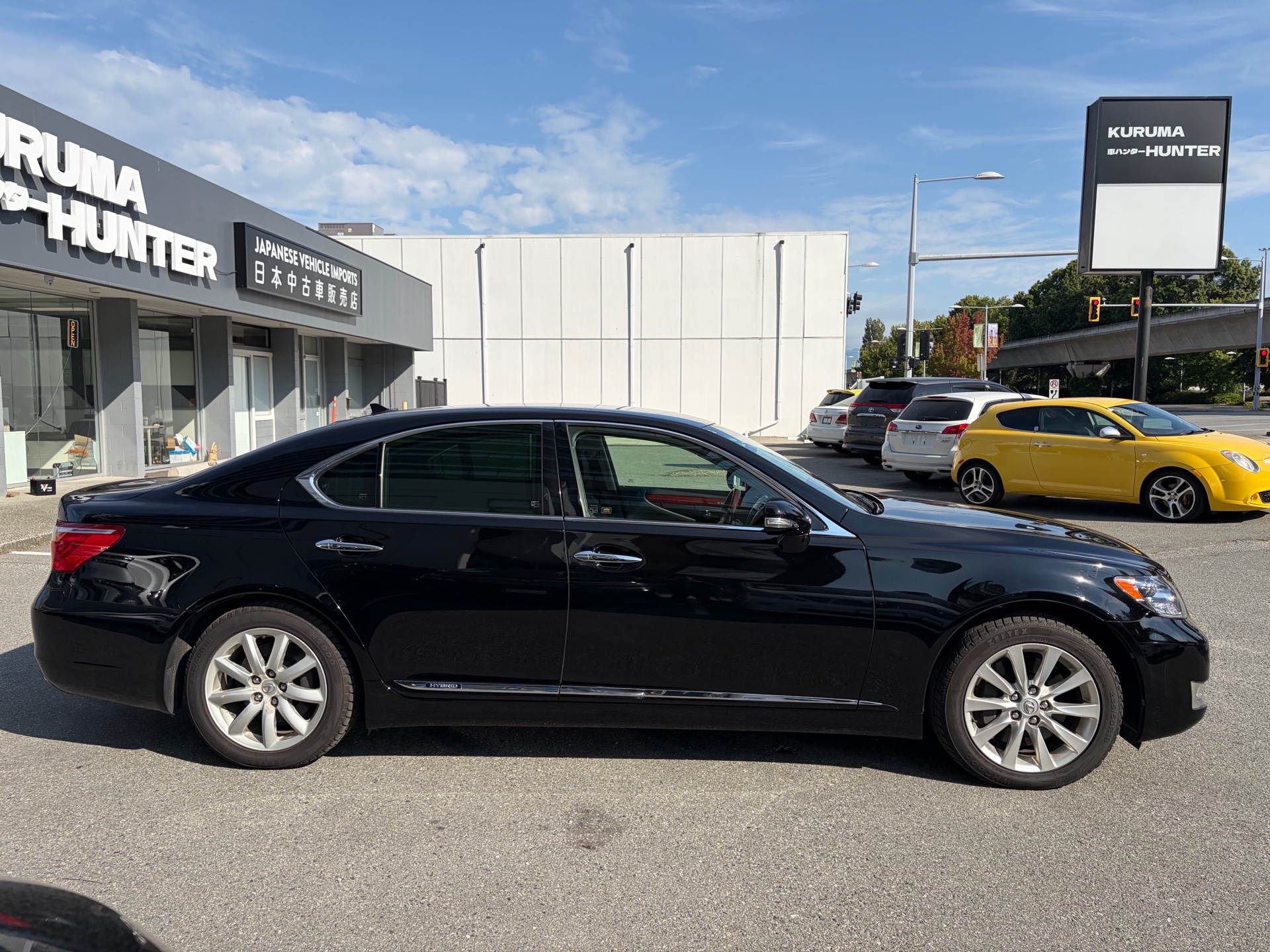 Vehicle photo 8