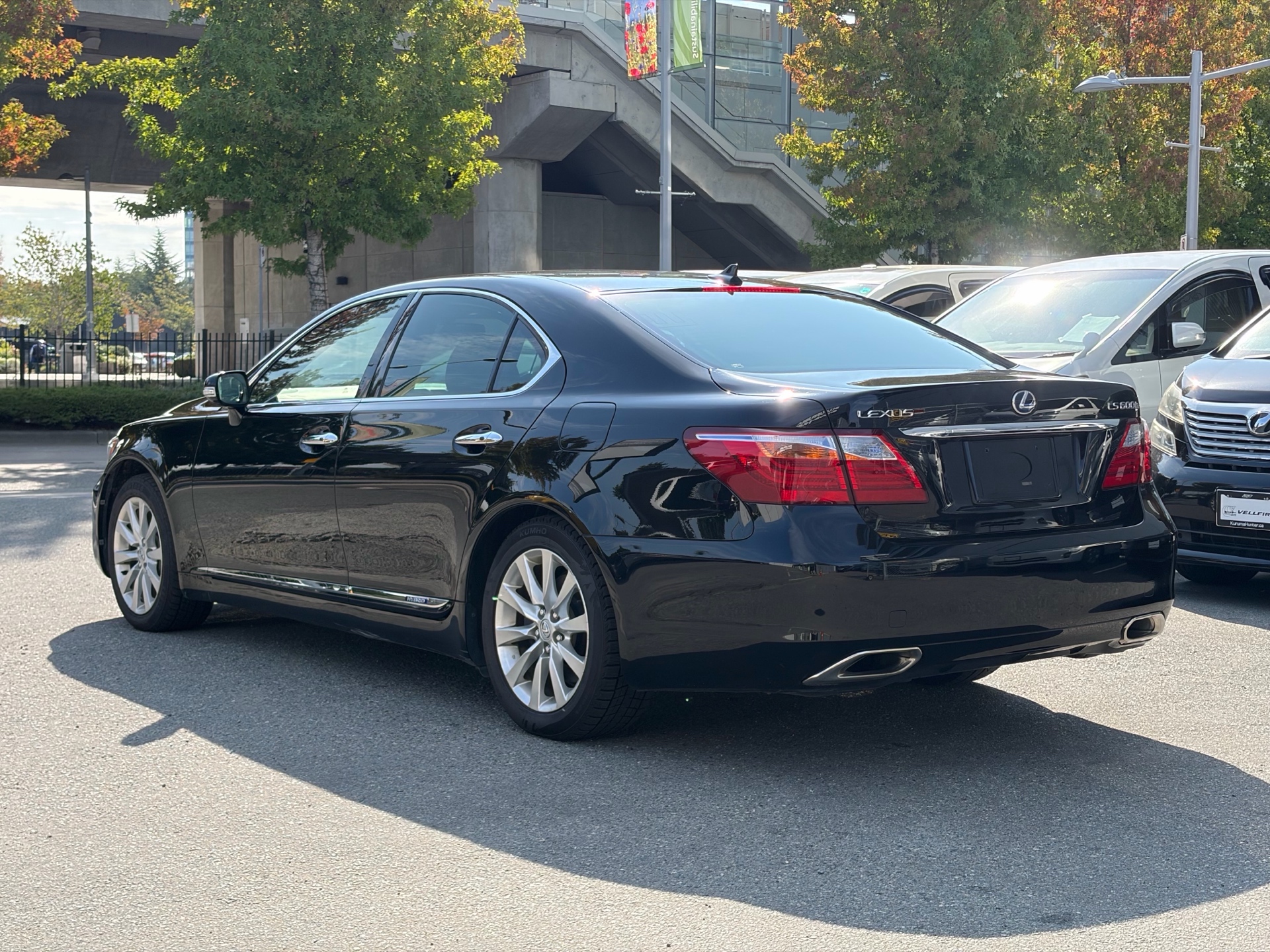 Vehicle photo 5