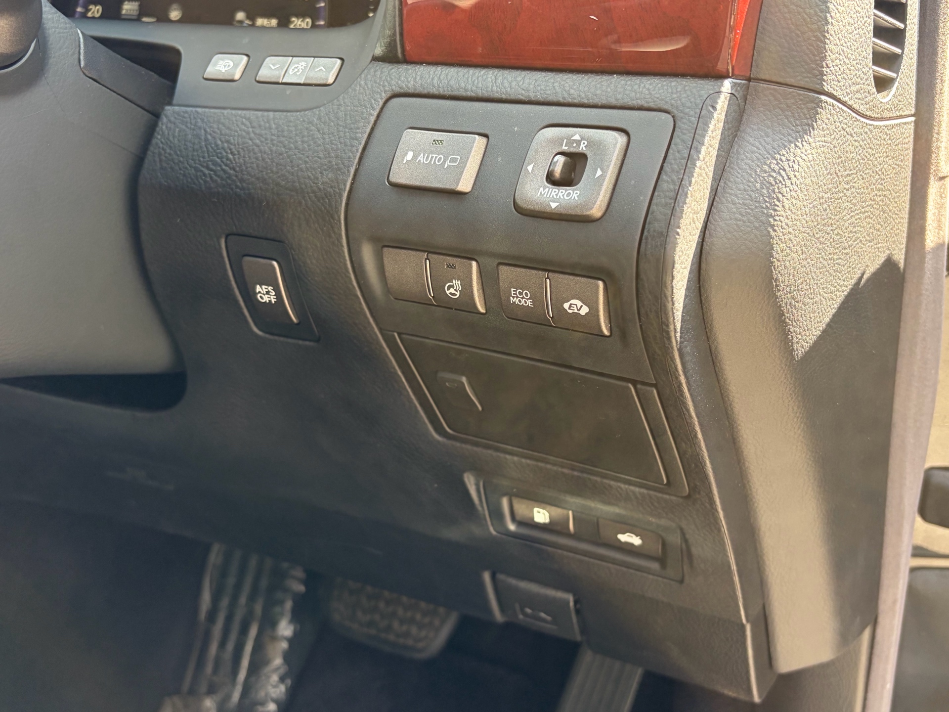 Vehicle photo 15