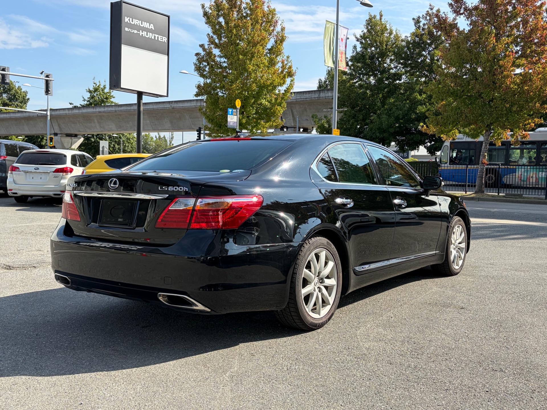 Vehicle photo 7
