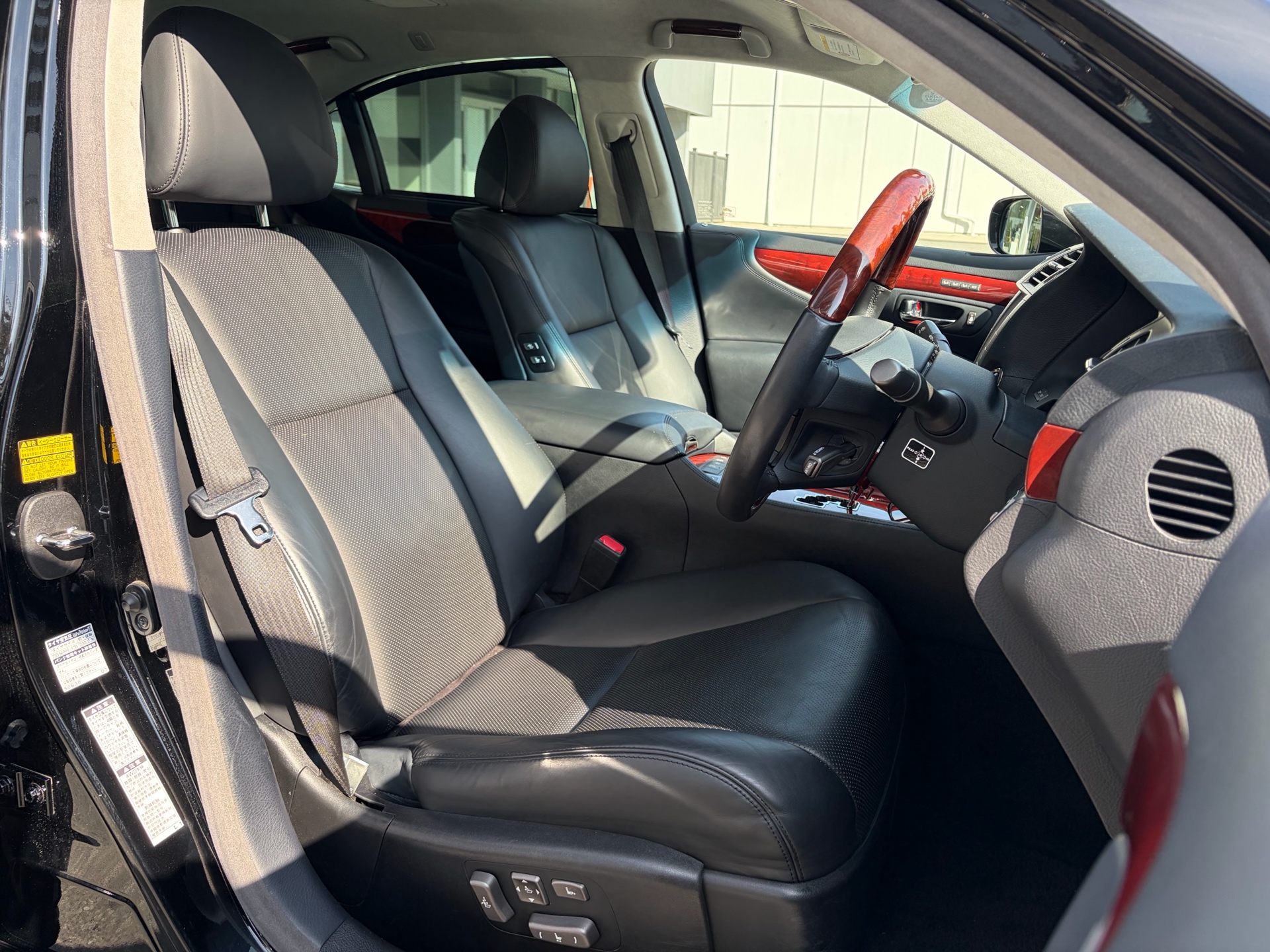 Vehicle photo 16
