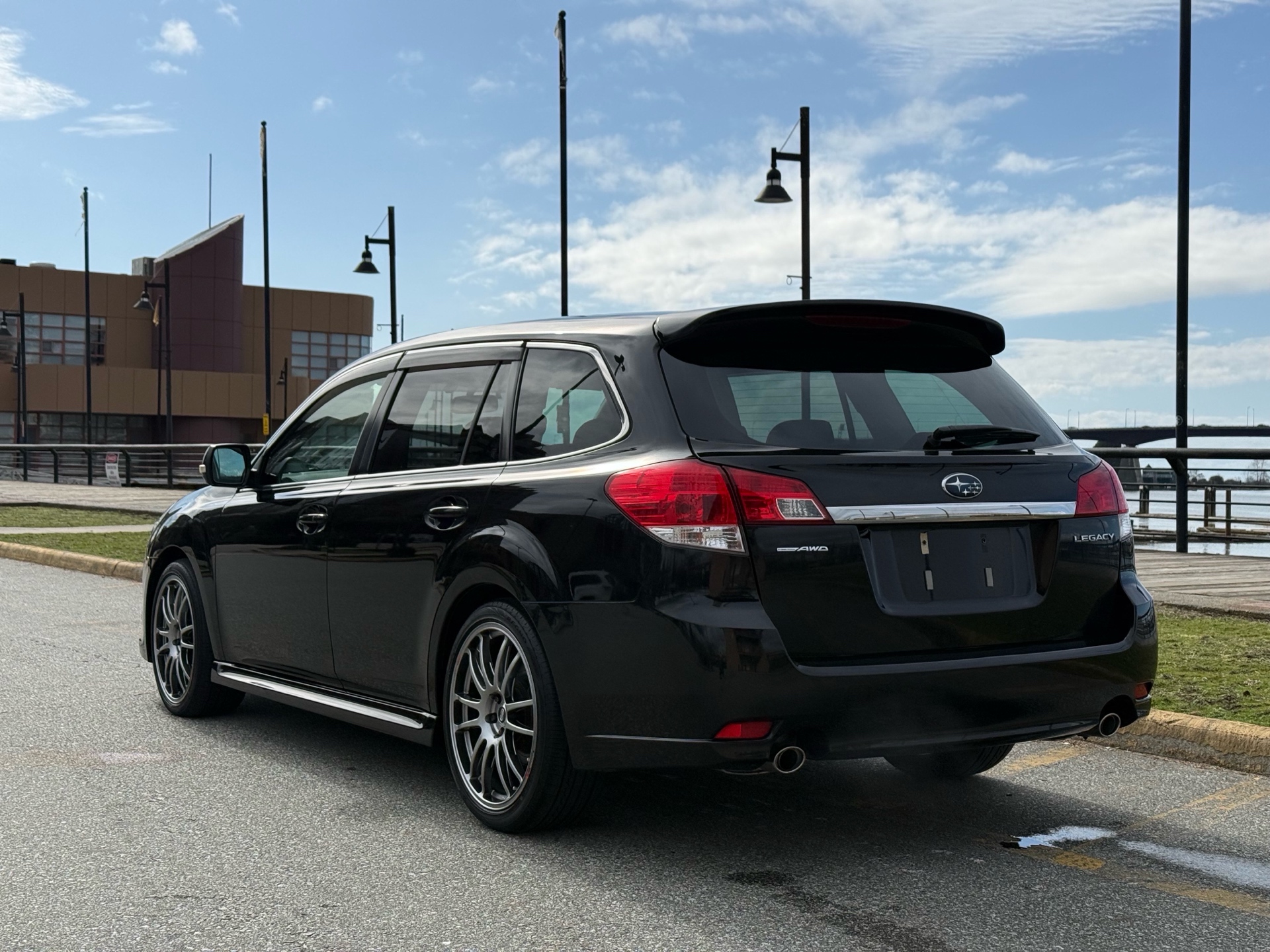 Vehicle photo 4