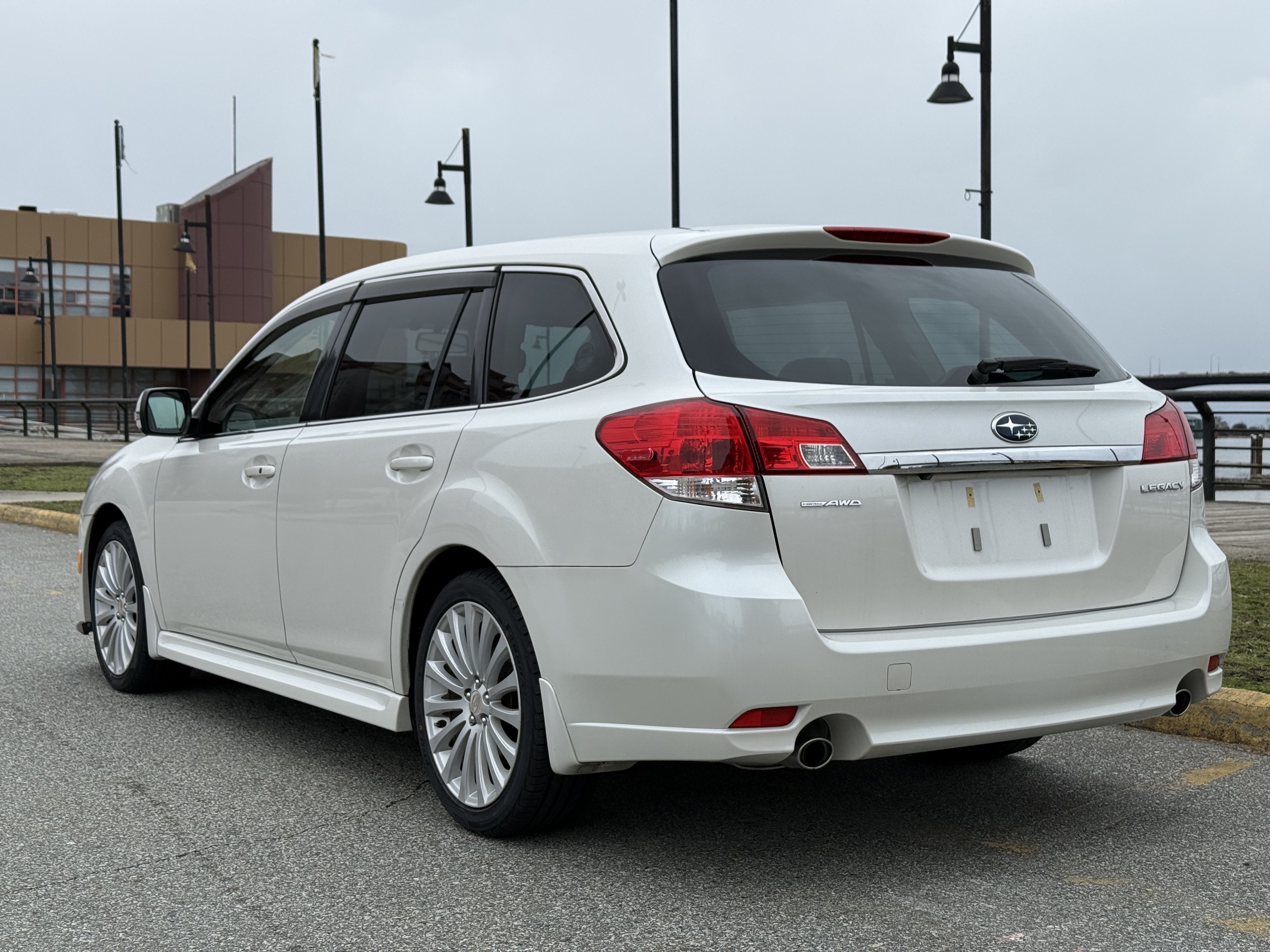 Vehicle photo 4