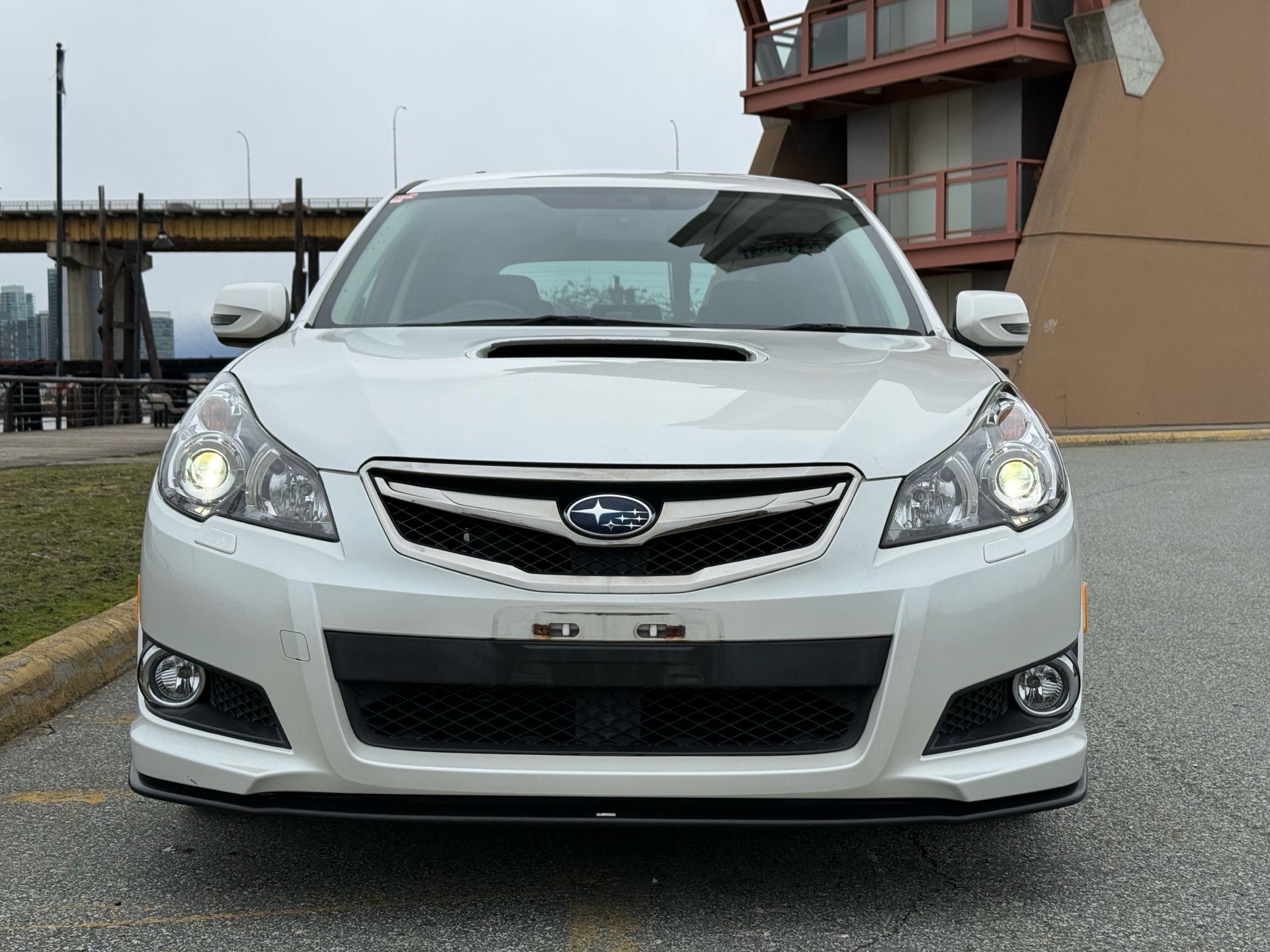 Vehicle photo 2