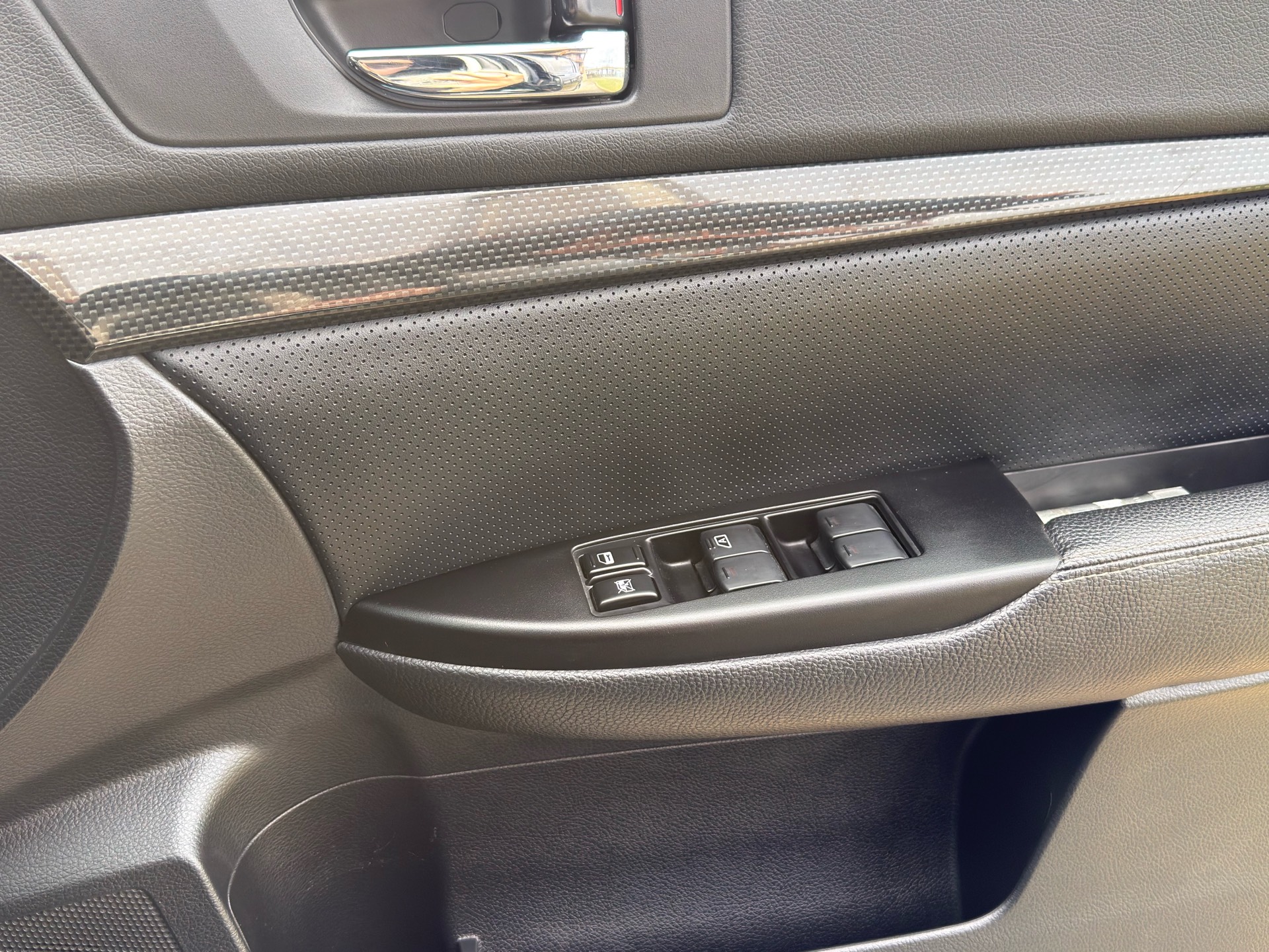Vehicle photo 11