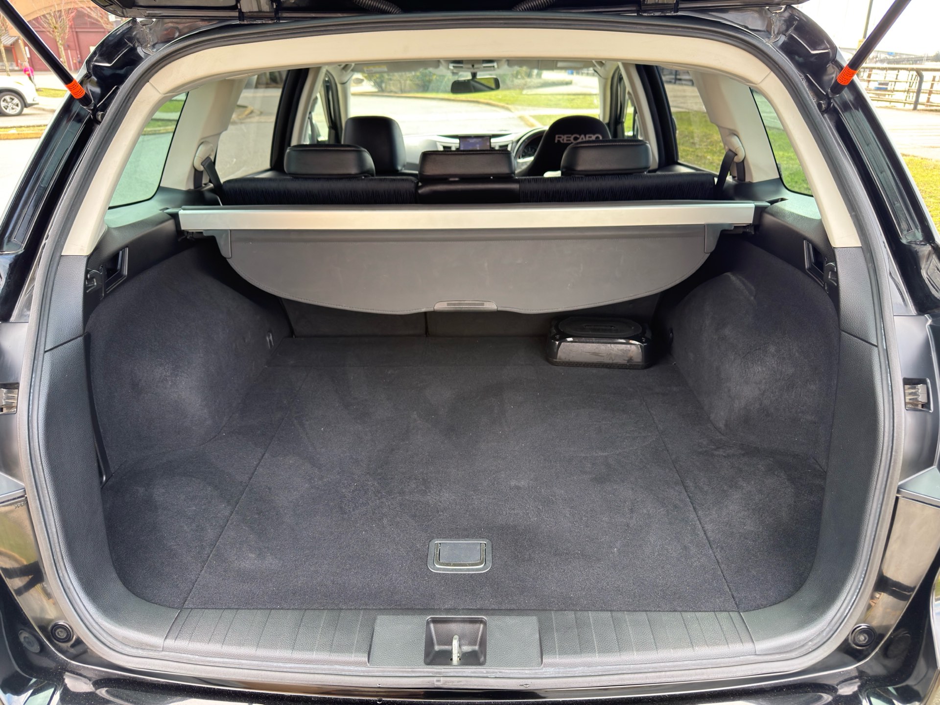 Vehicle photo 14