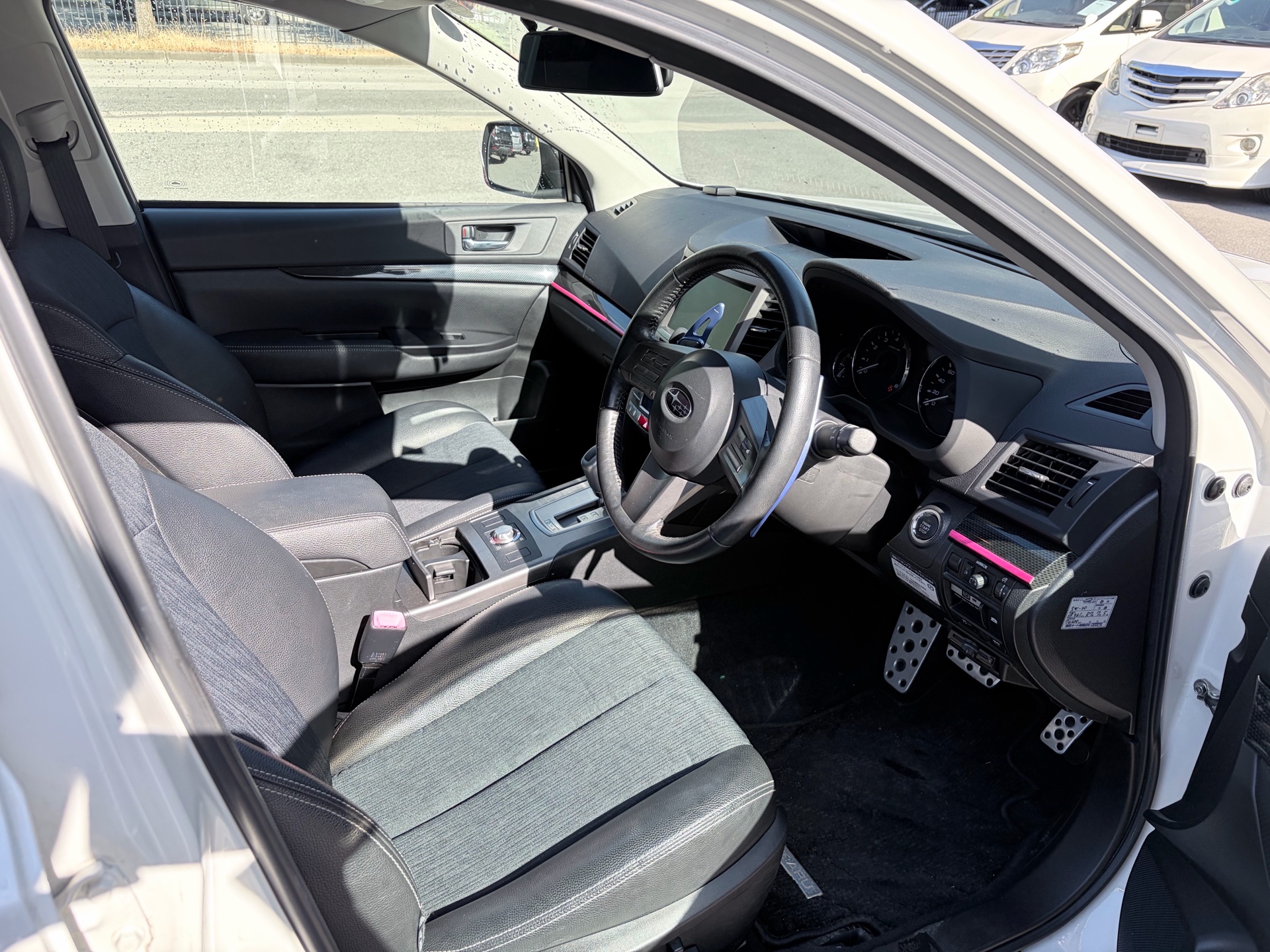 Vehicle photo 14