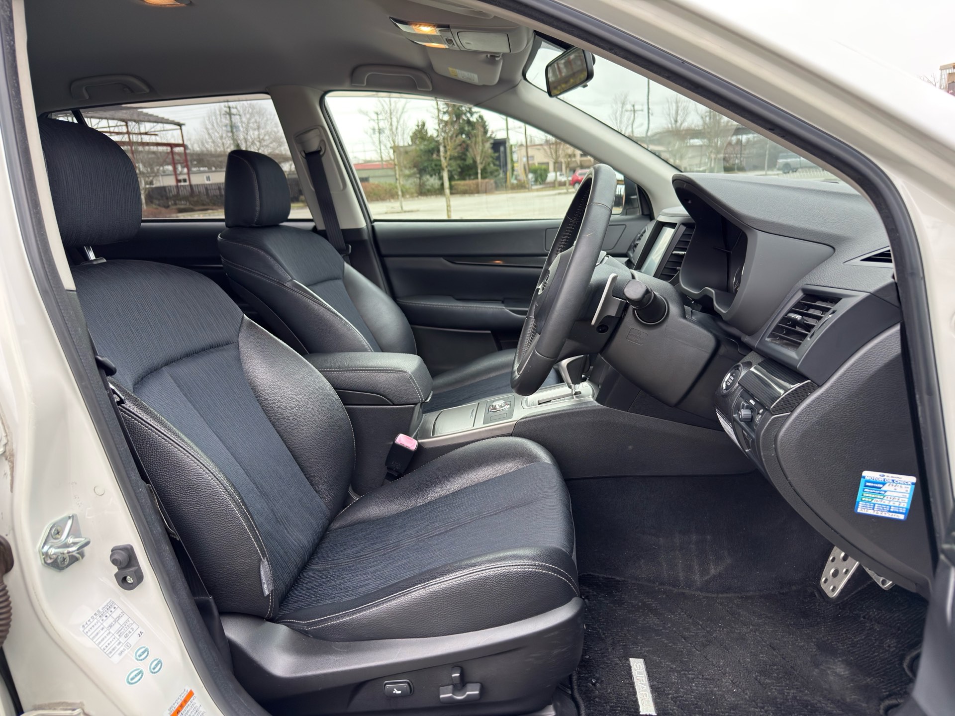 Vehicle photo 12