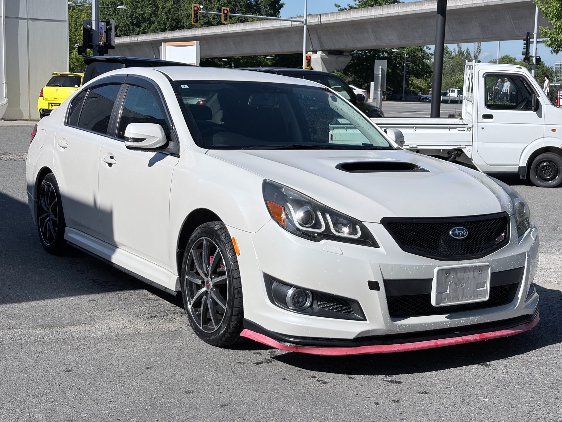 Vehicle photo 3