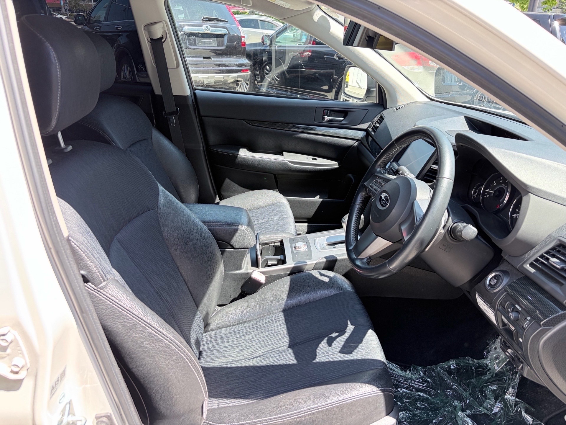 Vehicle photo 14