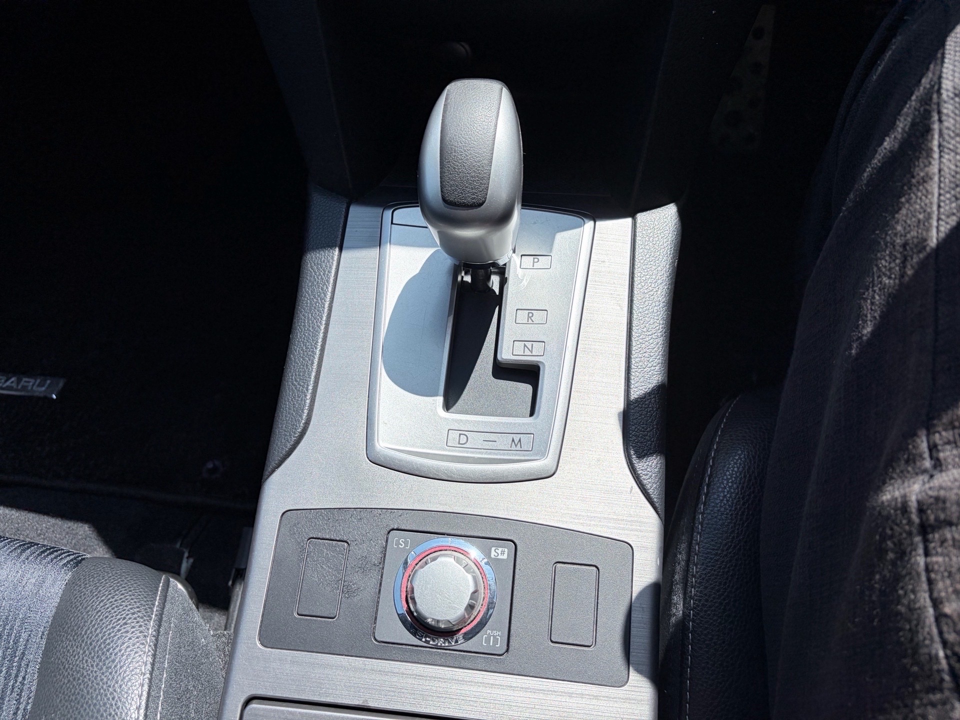 Vehicle photo 12