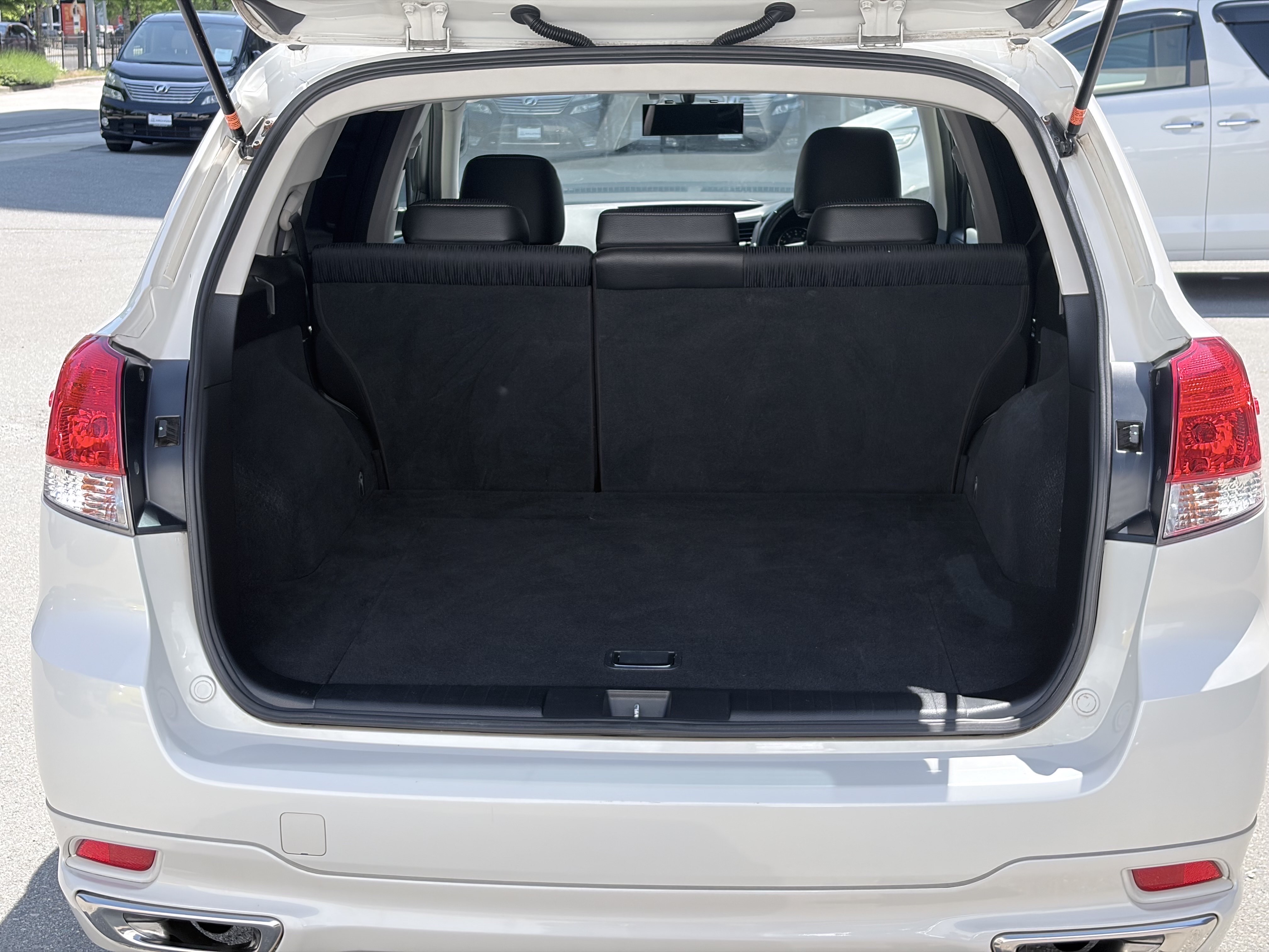 Vehicle photo 15